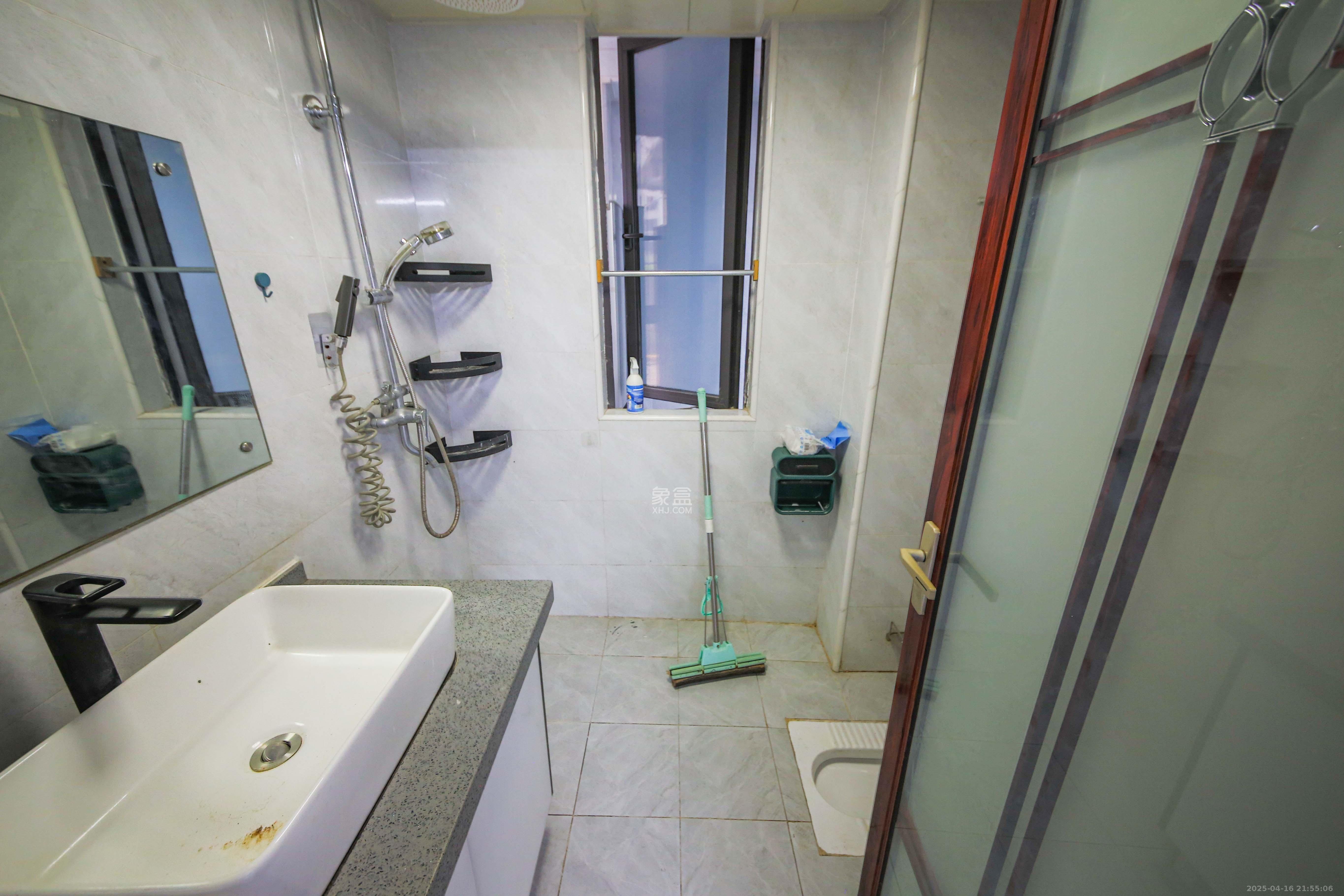 新新花园  2室2厅1卫    85.0万卫生间