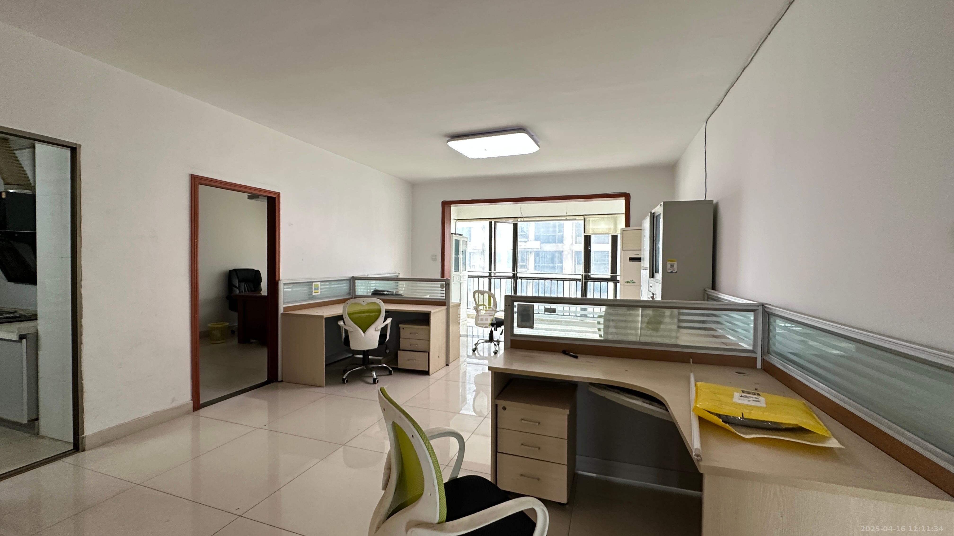 上东辛顿公寓 4室2厅2卫 3500.0元/月 上东辛顿公寓 4室2厅2卫 3500.0元/月室内图