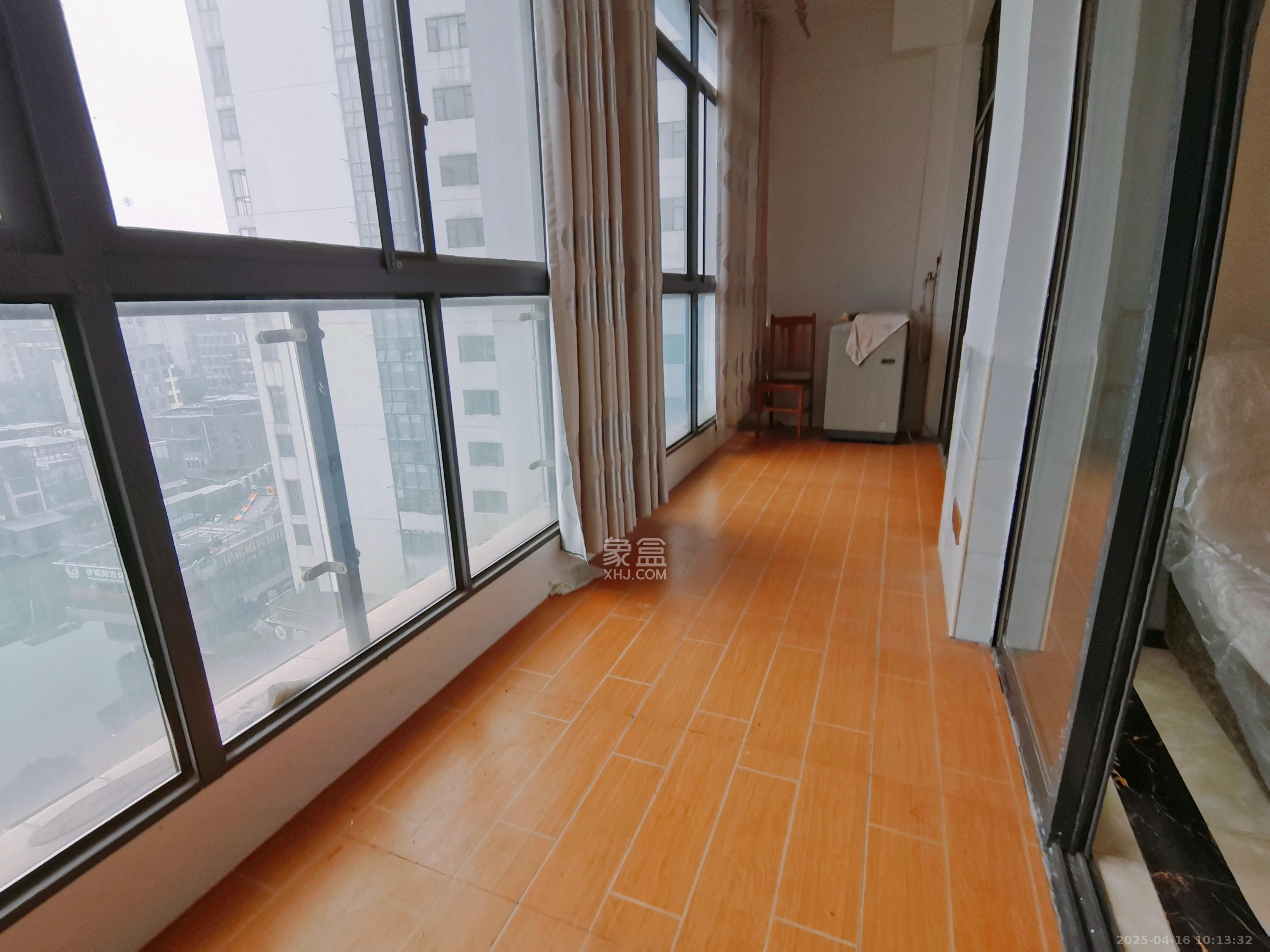 阳光100三期 3室2厅2卫 2800.0元/月 阳光100三期 3室2厅2卫 2800.0元/月室内图