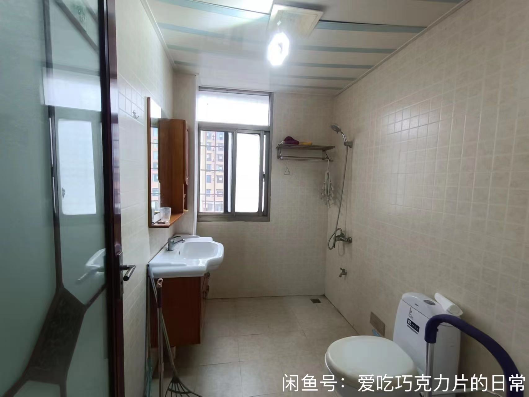 东方豪苑 3室2厅2卫 1300.0元/月 东方豪苑 3室2厅2卫 1300.0元/月室内图