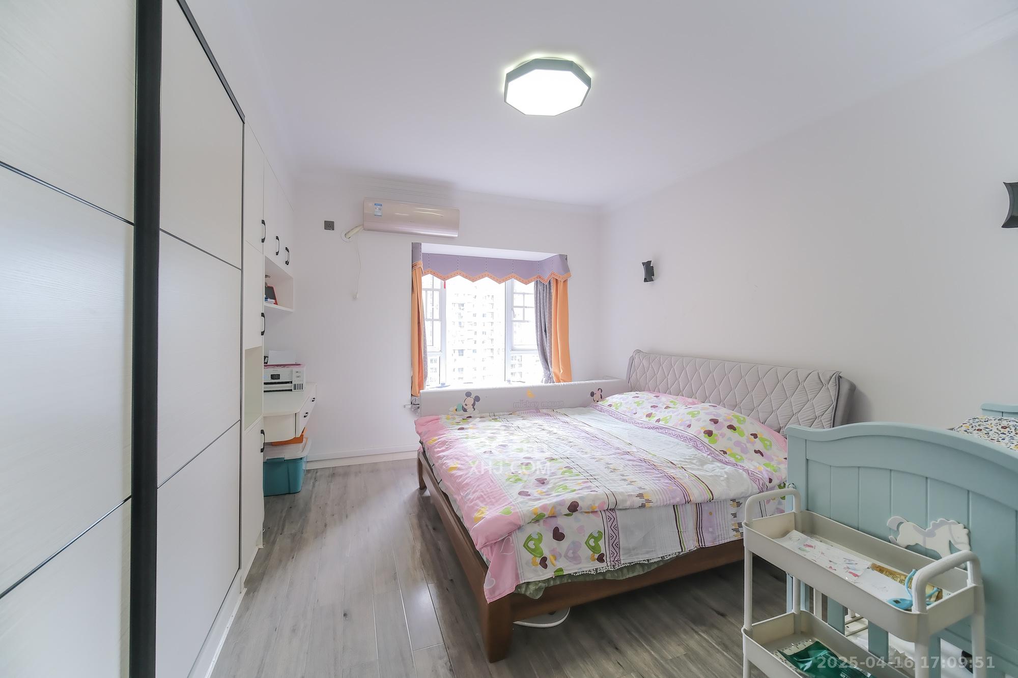 荣盛花语城  4室2厅2卫    126.0万 荣盛花语城  4室2厅2卫    126.0万卧室