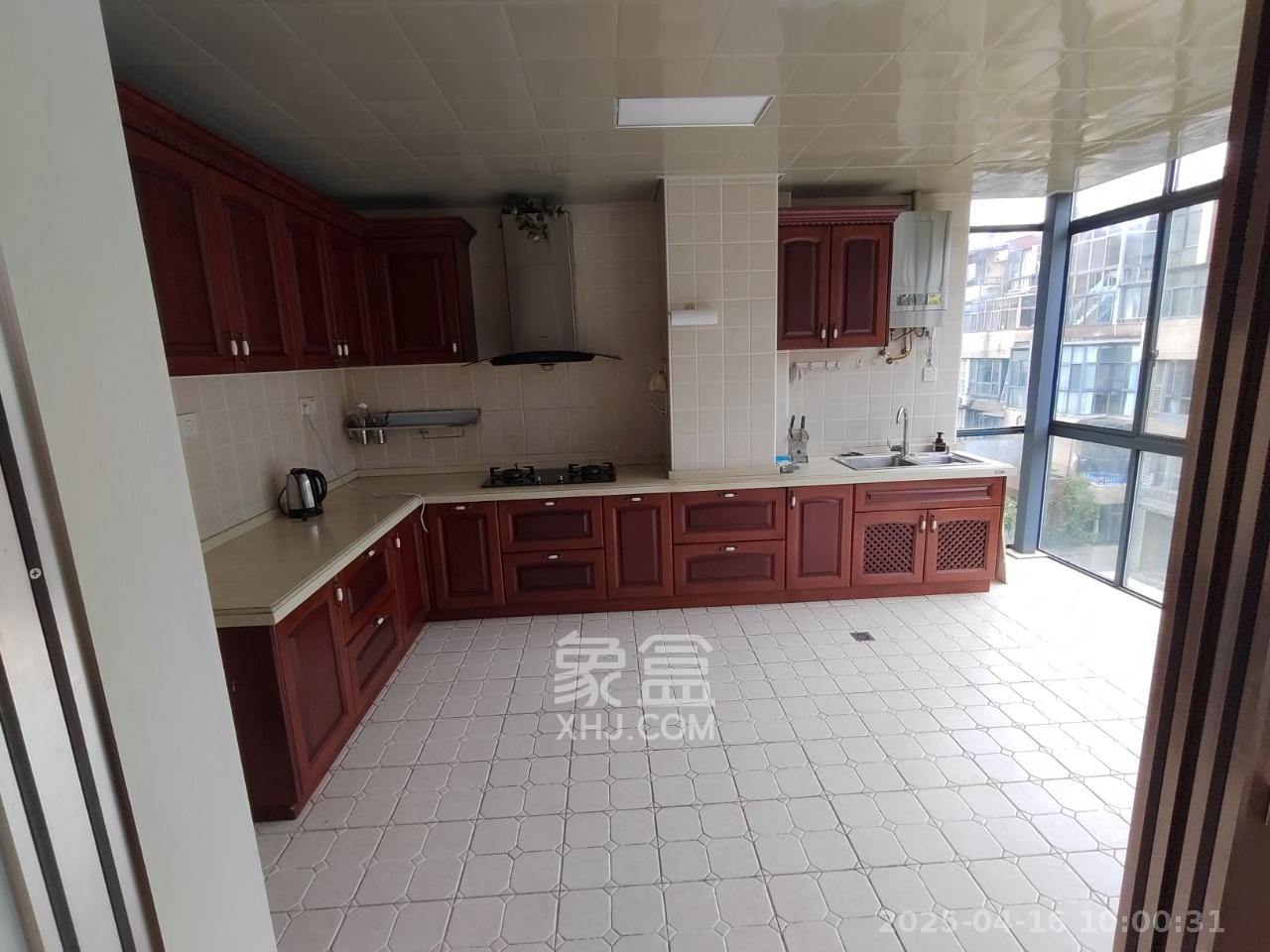 龙湾国际洋房 6室2厅2卫 4500.0元/月 龙湾国际洋房 6室2厅2卫 4500.0元/月室内图