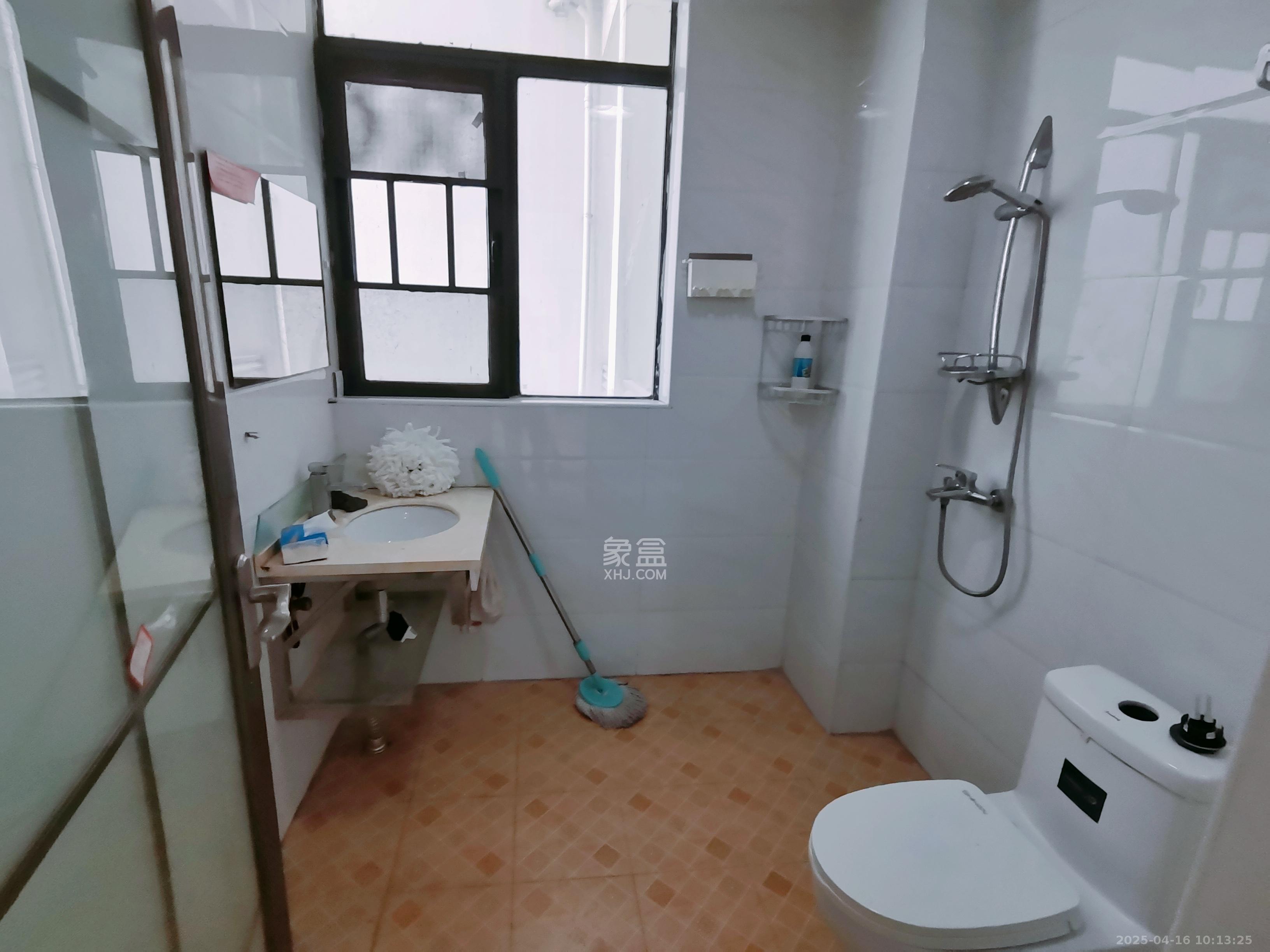 阳光100三期 3室2厅2卫 2800.0元/月 阳光100三期 3室2厅2卫 2800.0元/月室内图