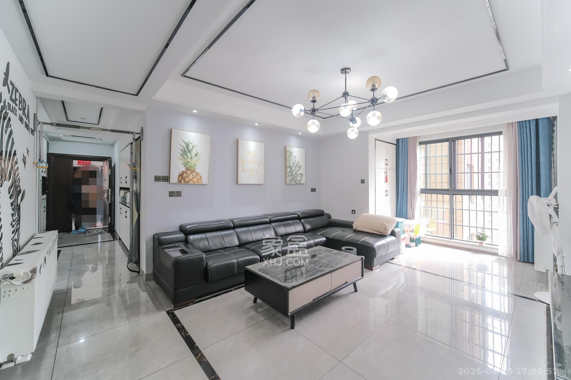 荣盛花语城  4室2厅2卫    126.0万 荣盛花语城  4室2厅2卫    126.0万客厅