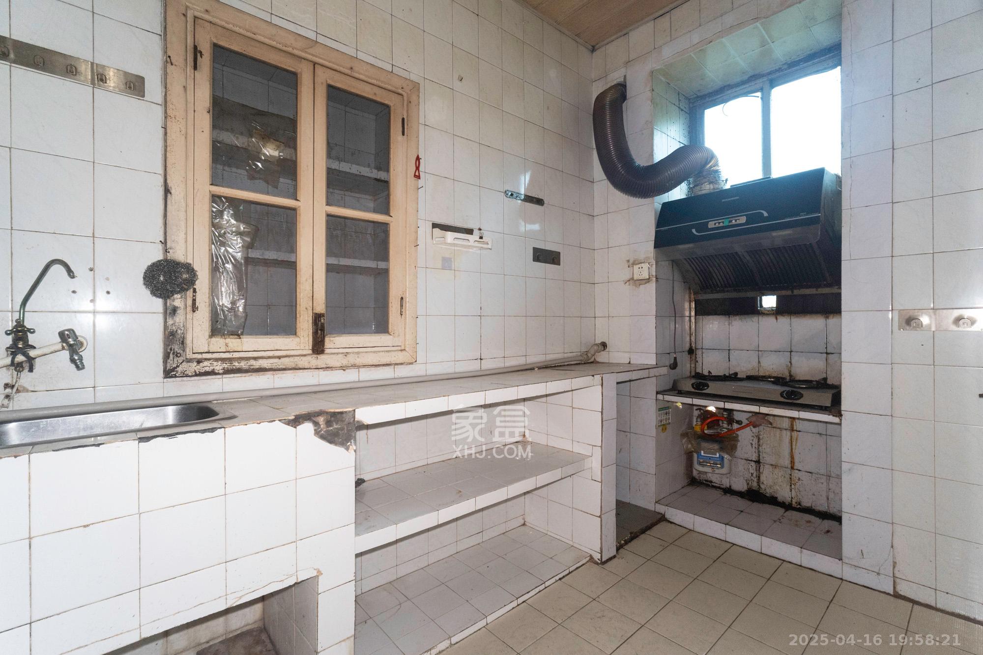 长沙县政府宿舍(星邻南苑) 3室2厅1卫 65.0万 长沙县政府宿舍(星邻南苑) 3室2厅1卫 65.0万厨房