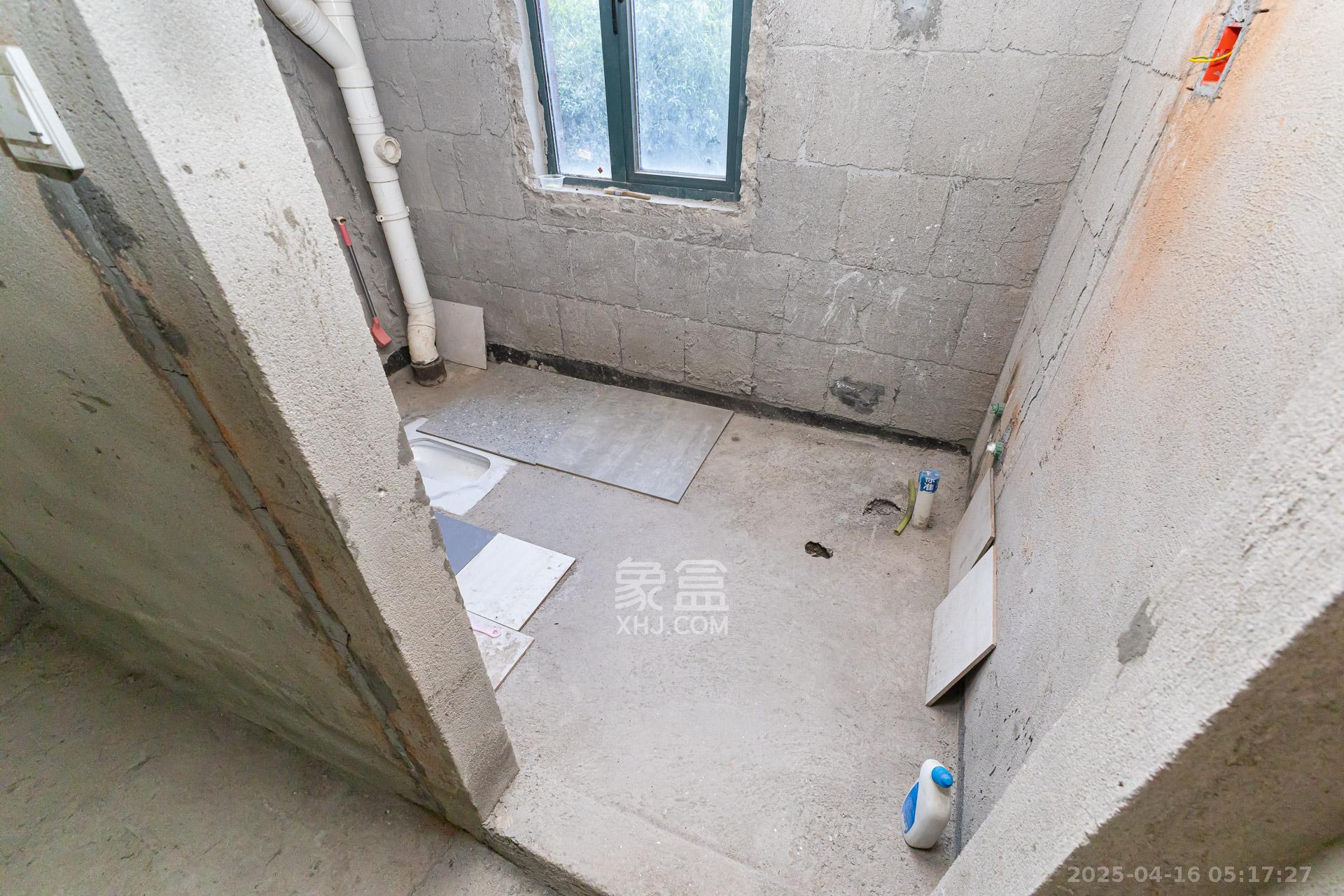 金湘苑(星澜之悦) 4室2厅2卫 62.0万 金湘苑(星澜之悦) 4室2厅2卫 62.0万卫生间