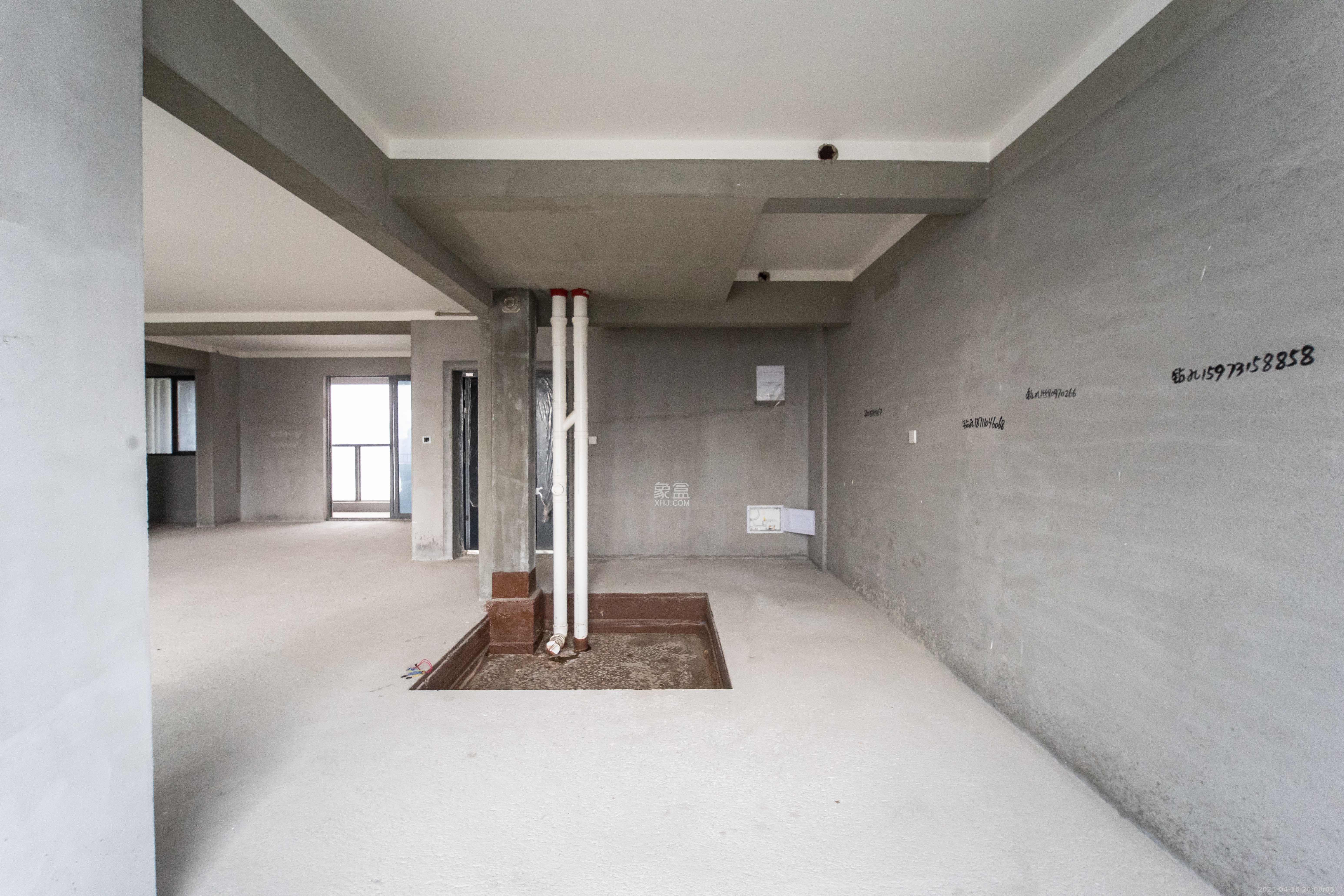 长房国际广场(长房商业广场) 4室2厅2卫 240.0万 长房国际广场(长房商业广场) 4室2厅2卫 240.0万卧室