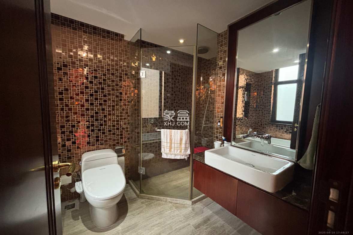 运达中央广场一、二期  3室2厅2卫    7000.0元/月 运达中央广场一、二期  3室2厅2卫    7000.0元/月室内图