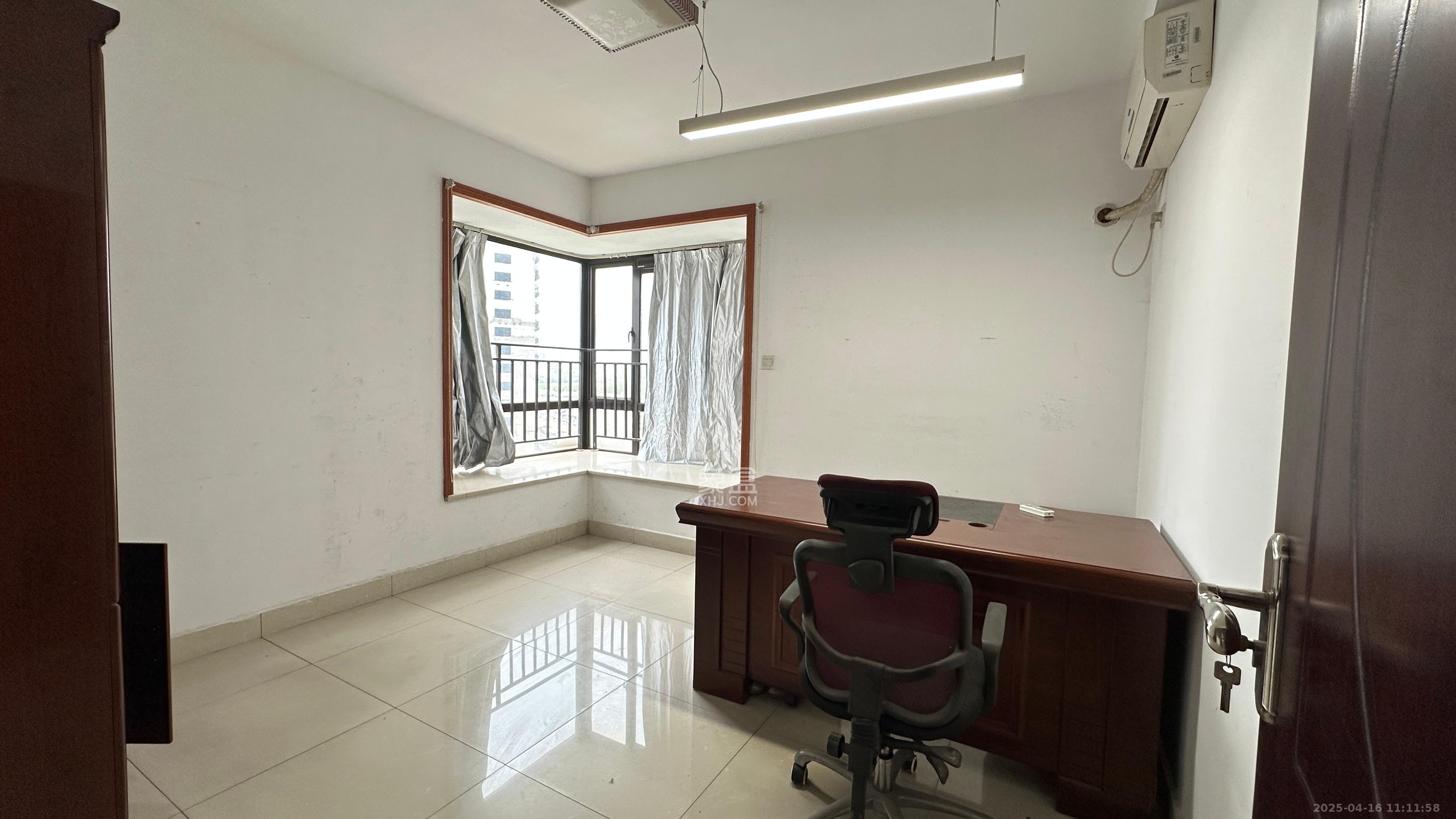 上东辛顿公寓 4室2厅2卫 3500.0元/月 上东辛顿公寓 4室2厅2卫 3500.0元/月室内图