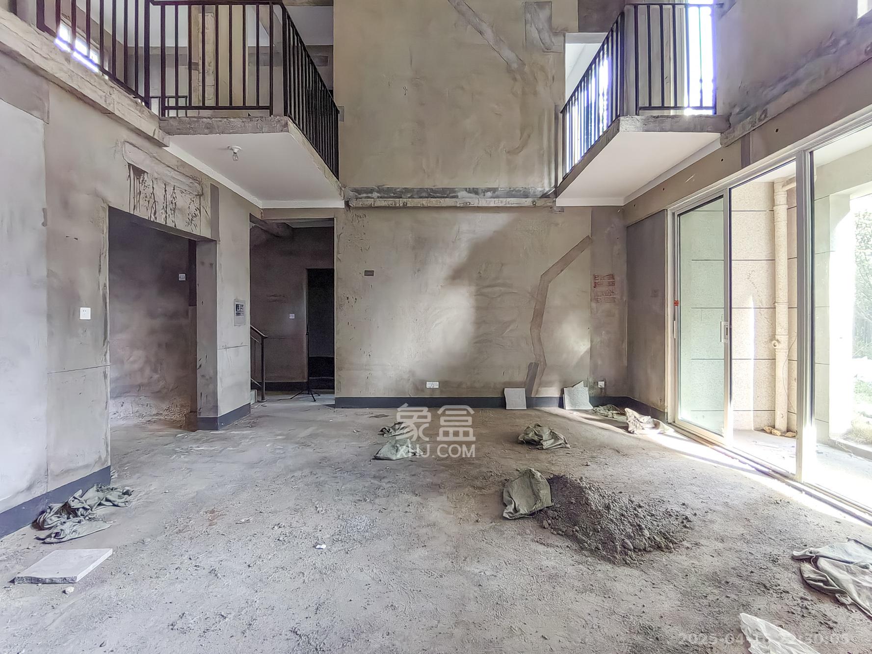 金地艺境 5室2厅3卫 188.0万 金地艺境 5室2厅3卫 188.0万客厅