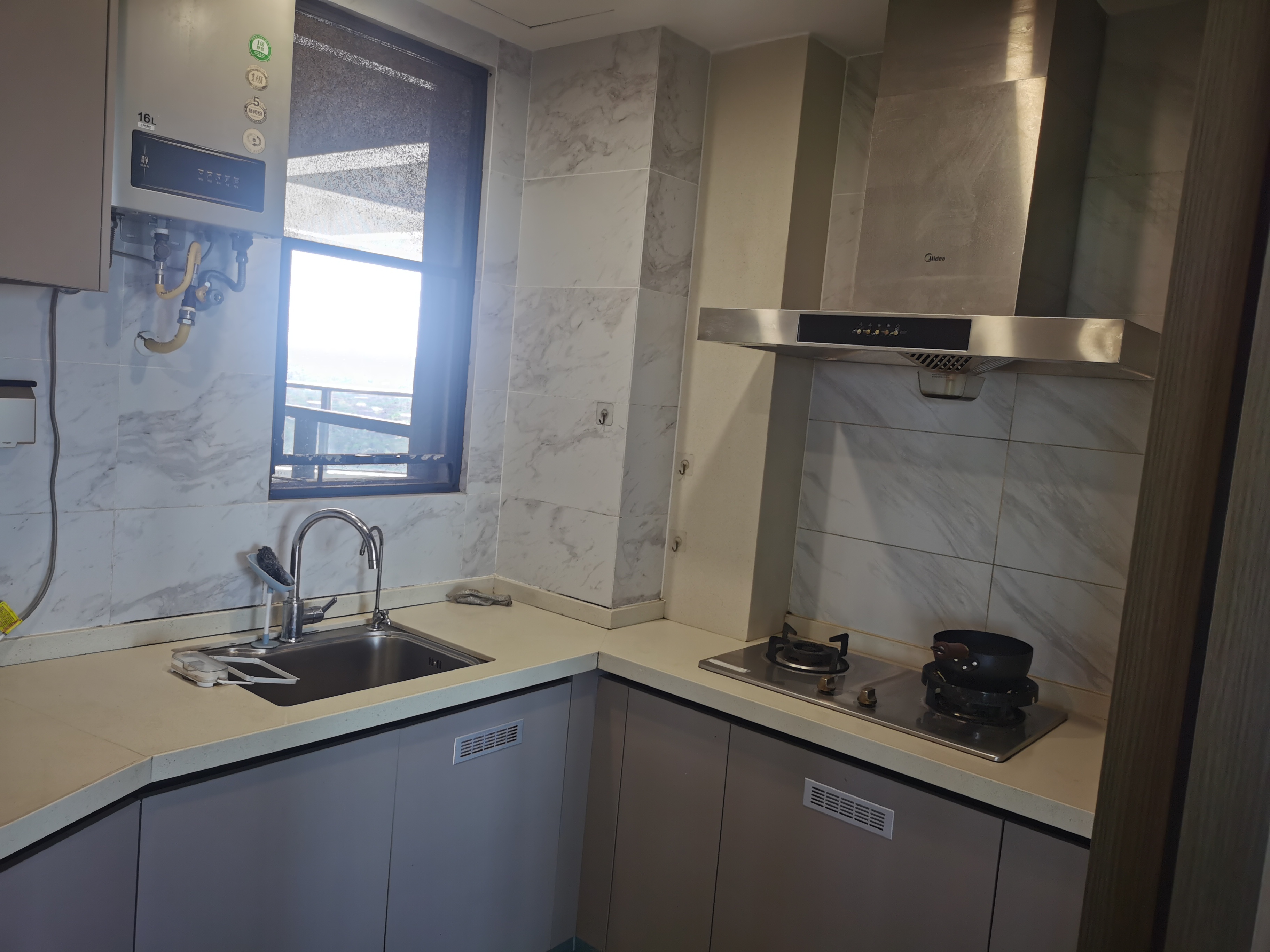 融创观澜湖公园壹号四期  4室2厅2卫    3500.0元/月 融创观澜湖公园壹号四期  4室2厅2卫    3500.0元/月室内图