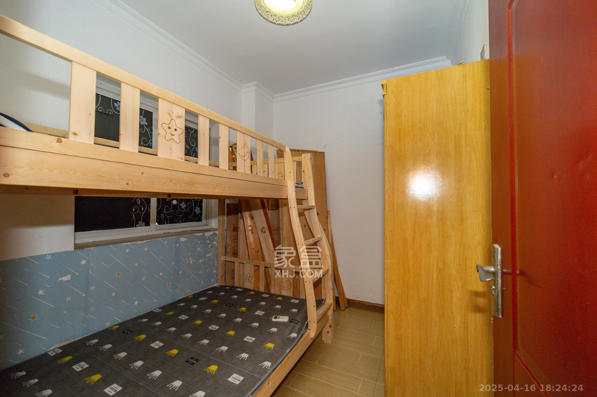 时代星空 3室2厅2卫 70.0万 时代星空 3室2厅2卫 70.0万卧室