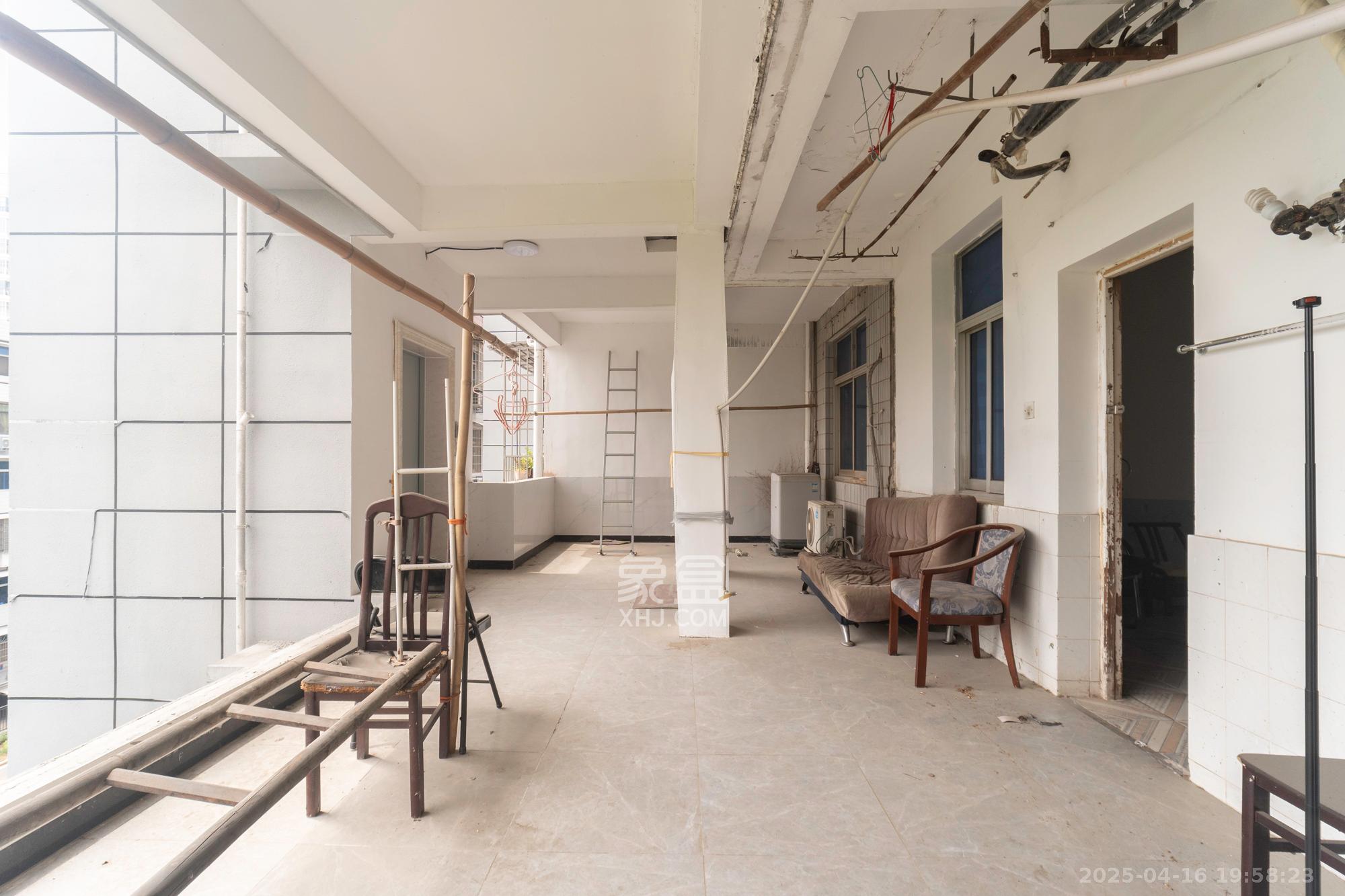 长沙县政府宿舍(星邻南苑) 3室2厅1卫 65.0万 长沙县政府宿舍(星邻南苑) 3室2厅1卫 65.0万阳台