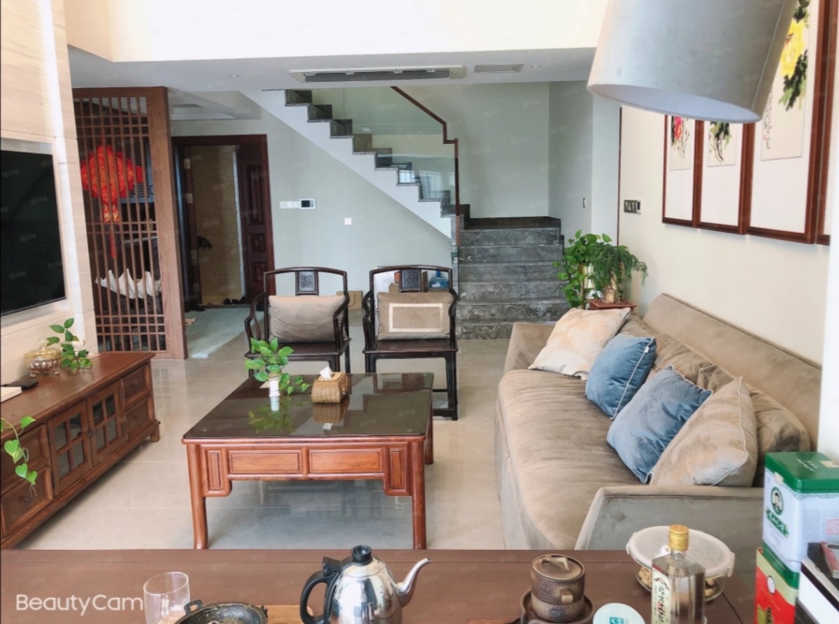 保利中央海岸一二期 4室2厅3卫 500.0万 保利中央海岸一二期 4室2厅3卫 500.0万客厅