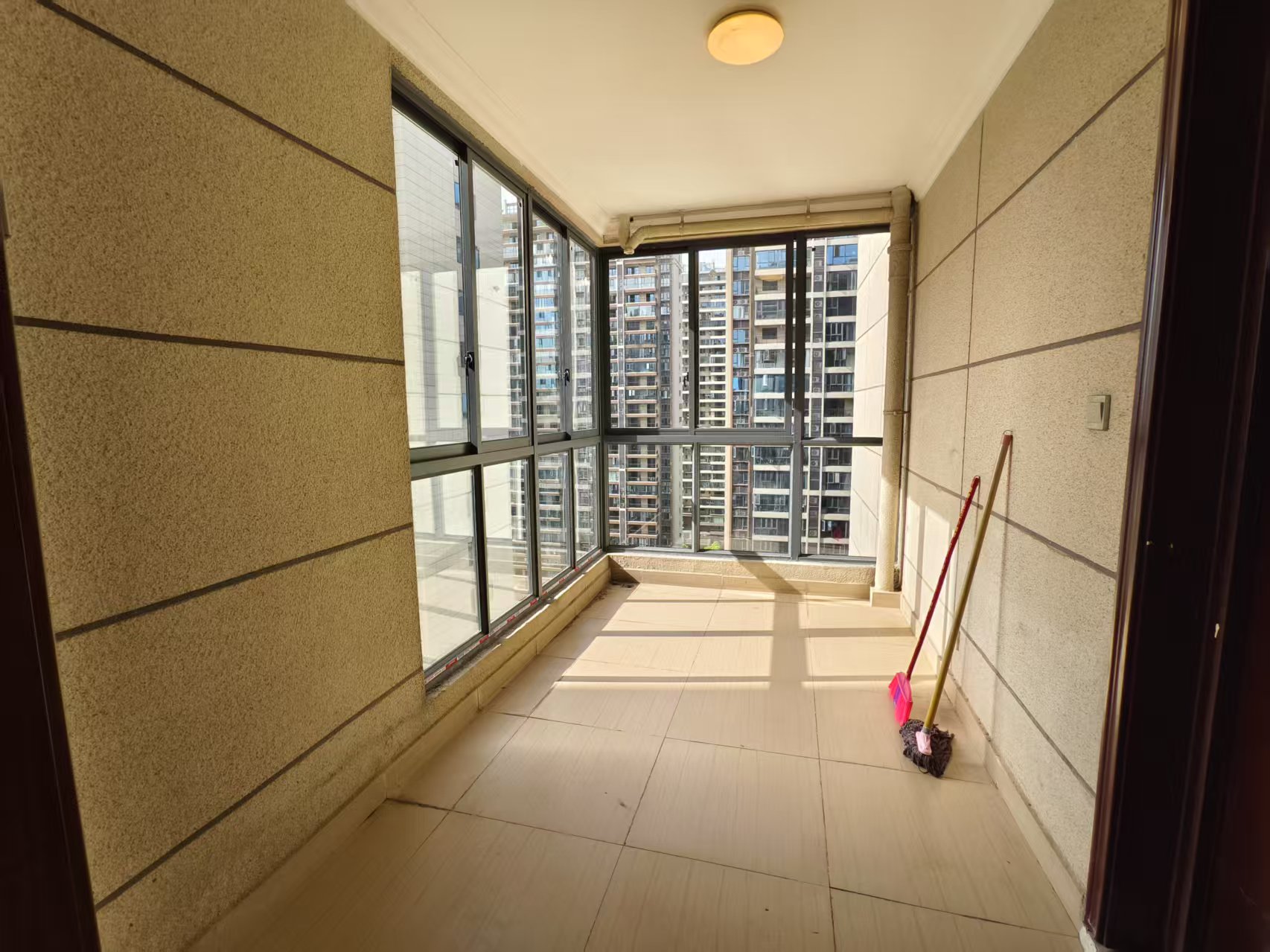 碧桂园梓山府 4室2厅2卫 2500.0元/月 碧桂园梓山府 4室2厅2卫 2500.0元/月室内图