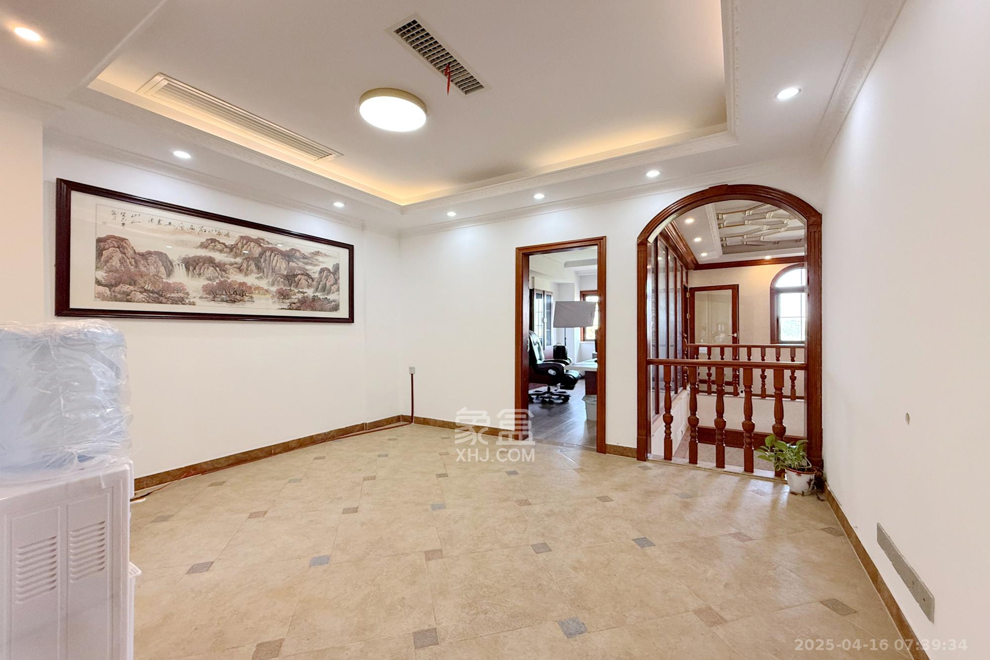 金地三千府(金地湖山樾、金地自在城) 5室3厅4卫 498.0万 金地三千府(金地湖山樾、金地自在城) 5室3厅4卫 498.0万卧室