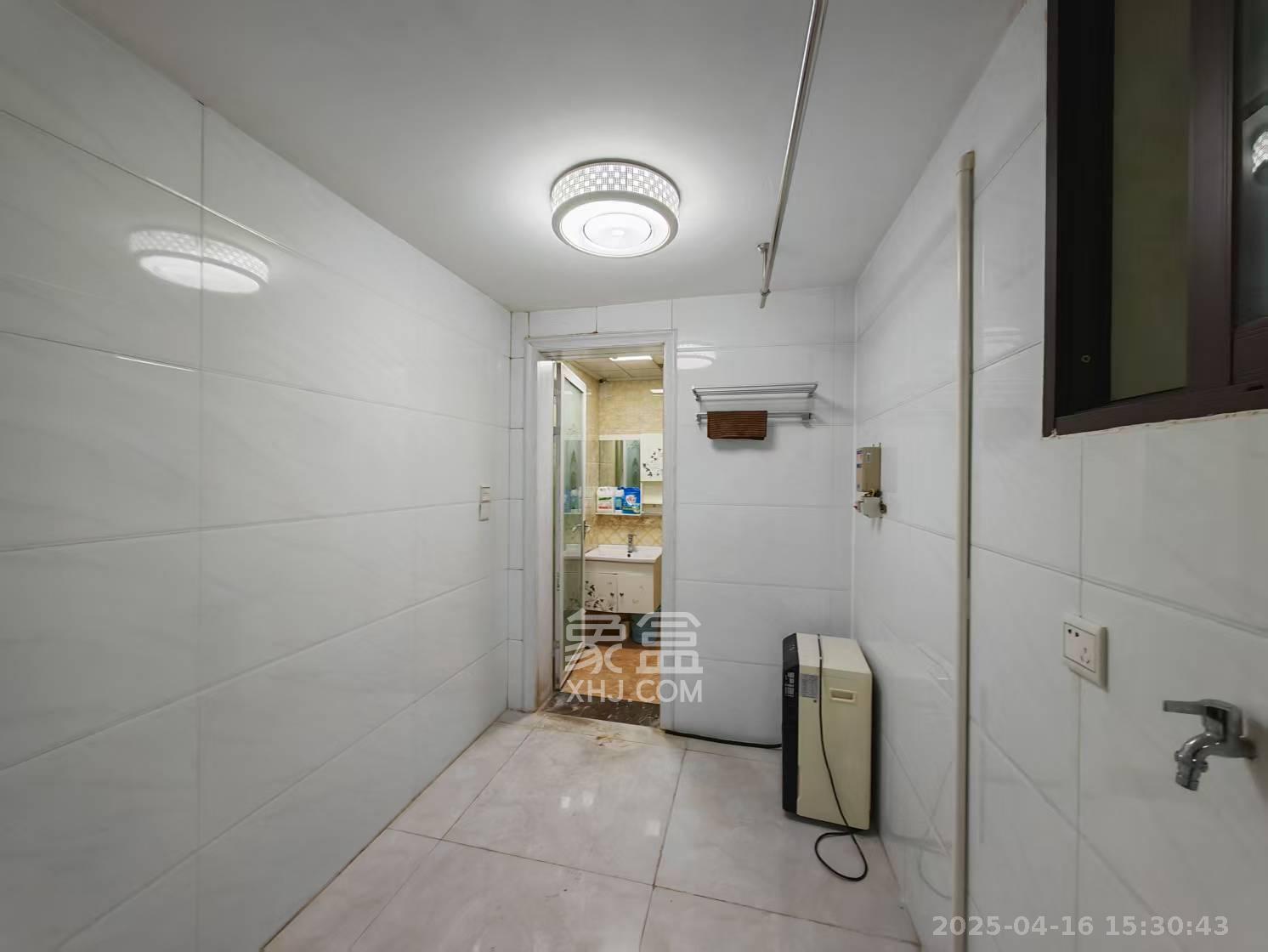 金茂梅溪湖  2室2厅1卫    1500.0元/月 金茂梅溪湖  2室2厅1卫    1500.0元/月室内图