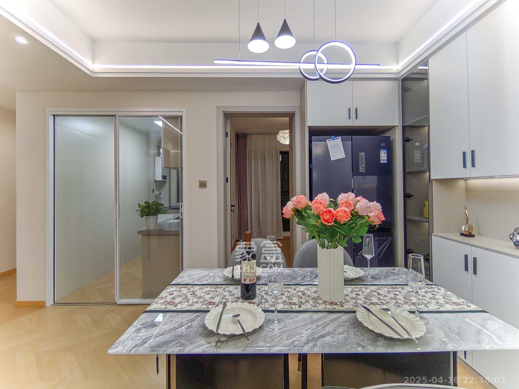 三一街区  3室2厅1卫    63.0万客厅