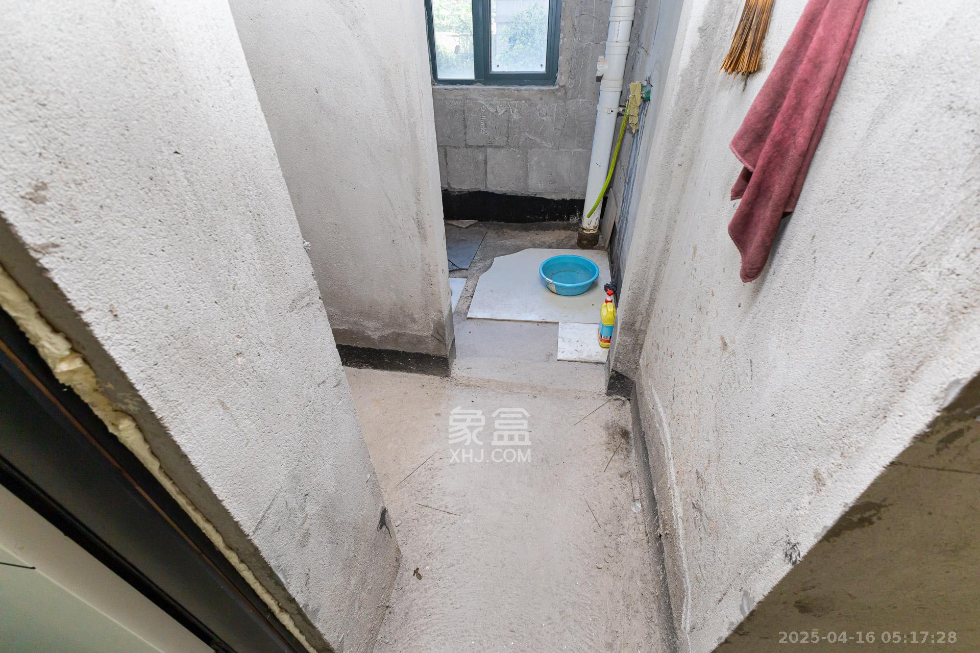 金湘苑(星澜之悦) 4室2厅2卫 62.0万 金湘苑(星澜之悦) 4室2厅2卫 62.0万卫生间