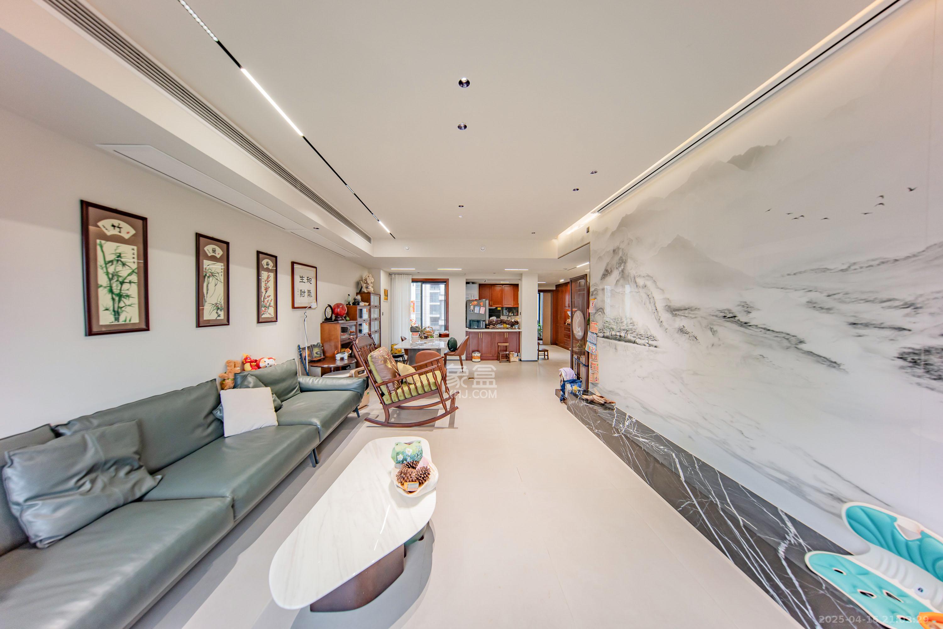 碧桂园智慧城市 4室2厅3卫 249.0万 碧桂园智慧城市 4室2厅3卫 249.0万客厅