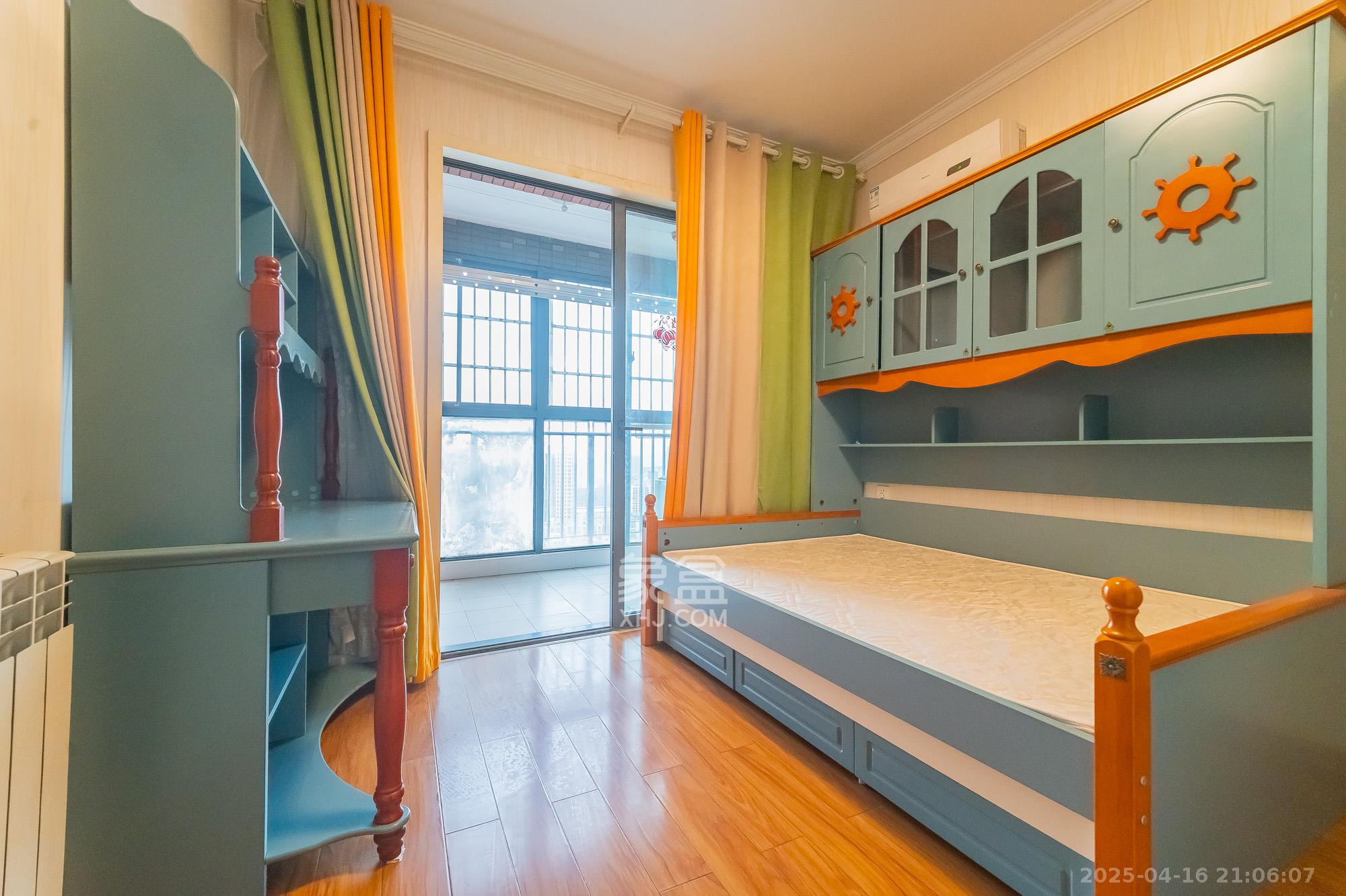 华润凤凰城二期 4室2厅2卫 106.0万 华润凤凰城二期 4室2厅2卫 106.0万卧室