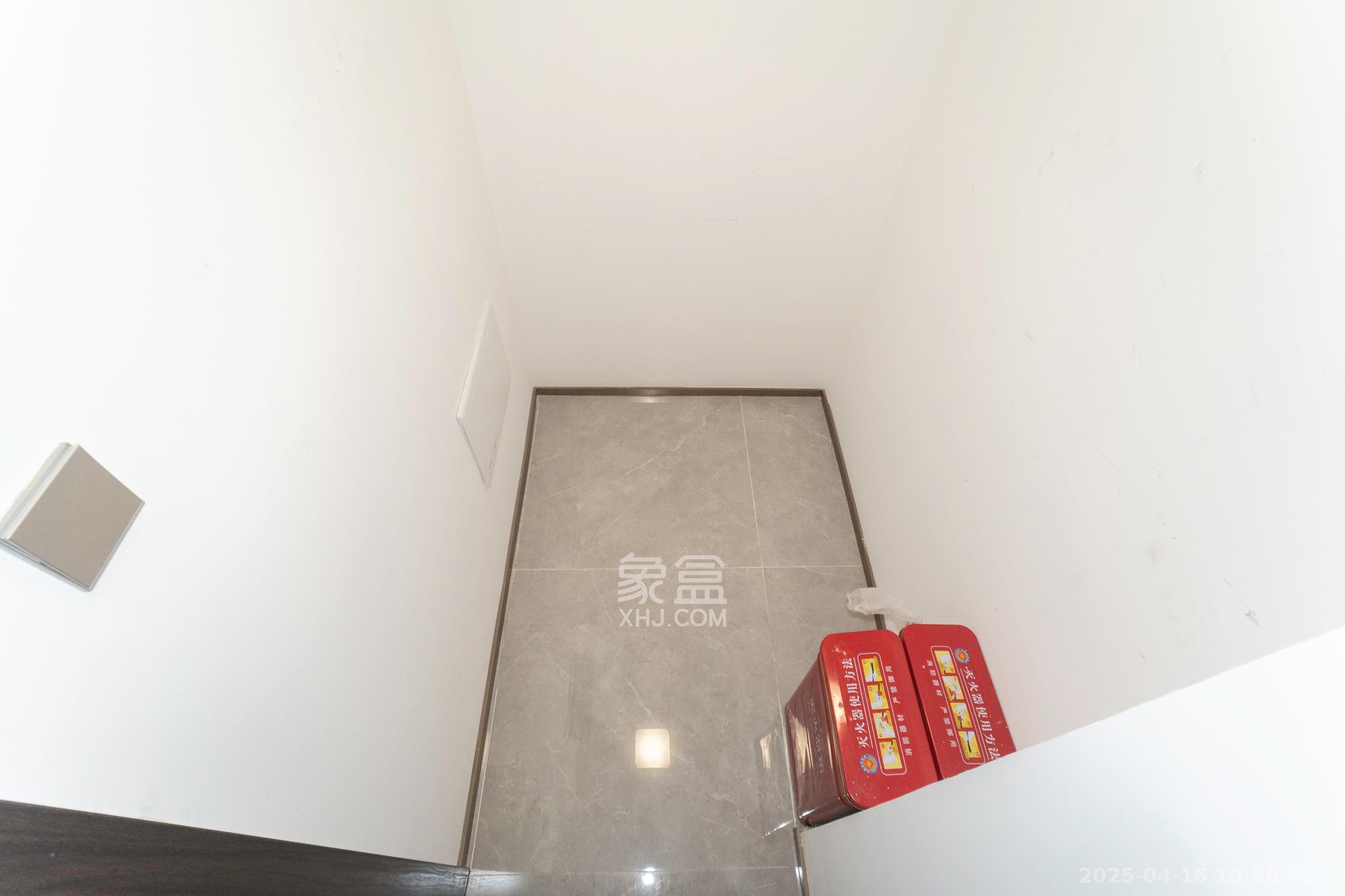东原麓印长江B区  4室2厅2卫   260.00万其他