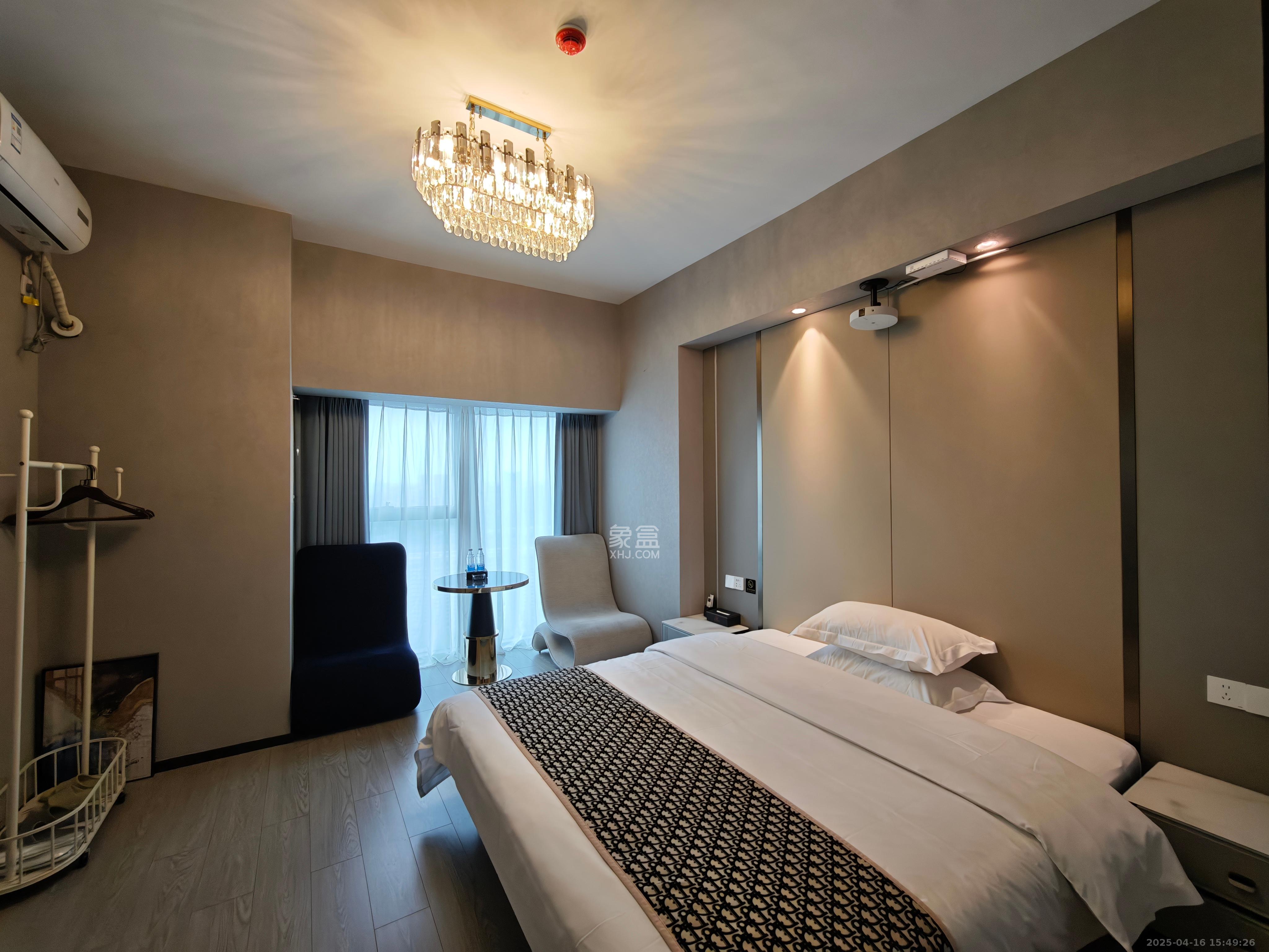 华润置地中心  1室1厅1卫    2200.0元/月 华润置地中心  1室1厅1卫    2200.0元/月