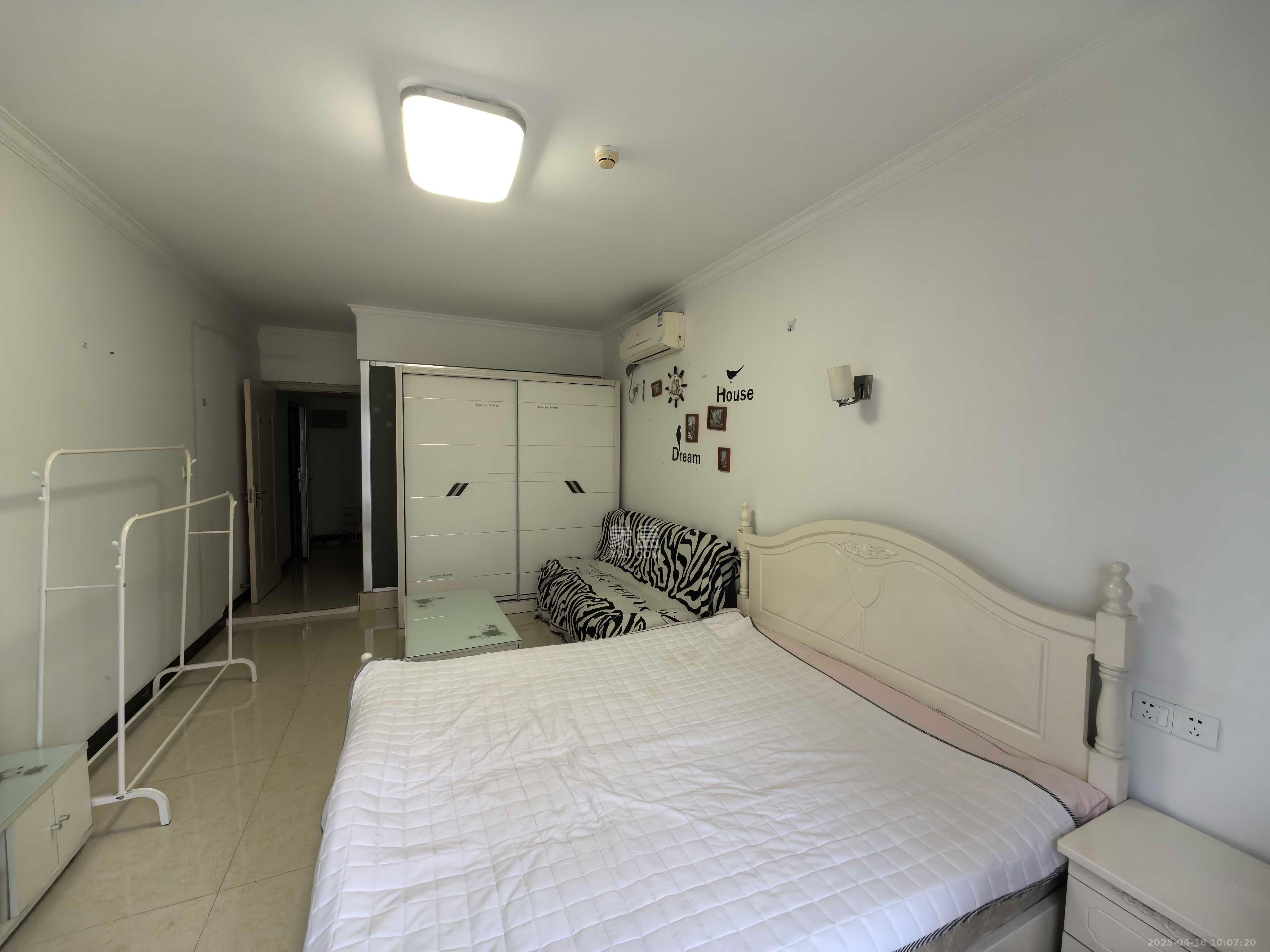 北辰三角洲E3区 1室2厅1卫 2000.0元/月 北辰三角洲E3区 1室2厅1卫 2000.0元/月室内图