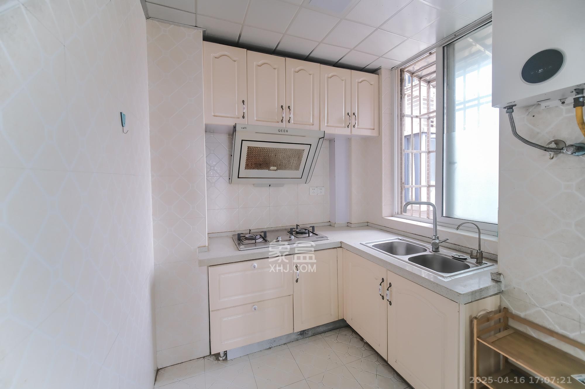 世景华庭 2室2厅1卫 45.0万 世景华庭 2室2厅1卫 45.0万厨房