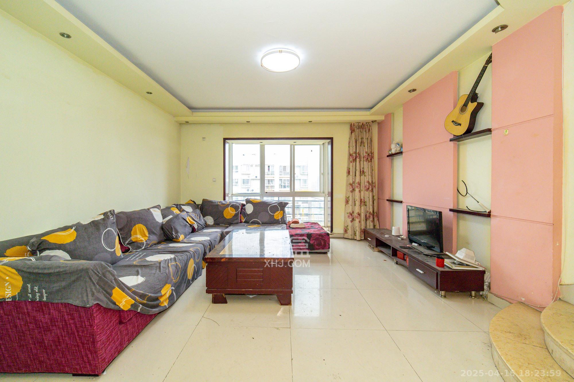 楚天馨苑  3室2厅2卫    56.0万 楚天馨苑  3室2厅2卫    56.0万客厅