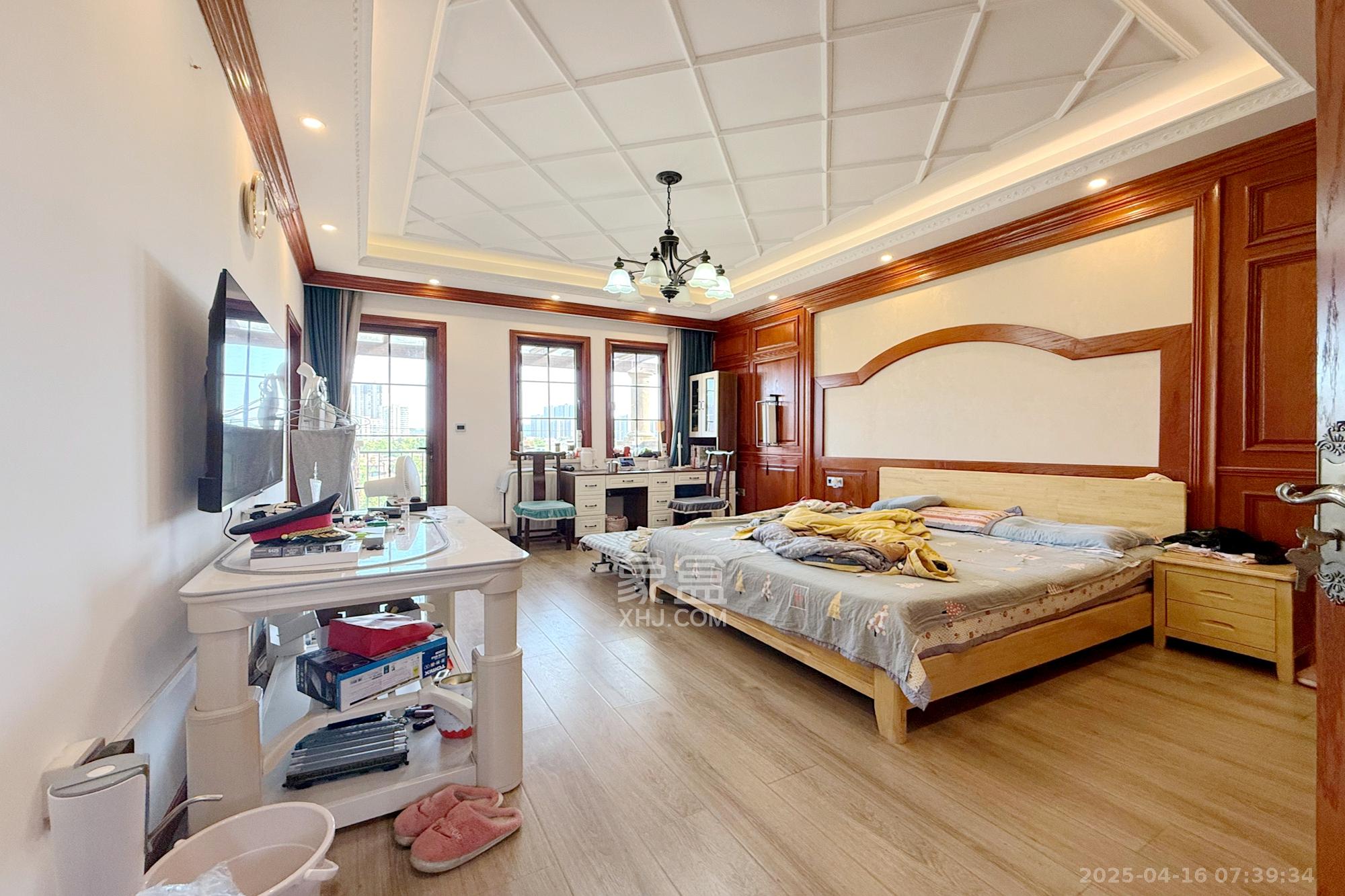 金地三千府(金地湖山樾、金地自在城) 5室3厅4卫 498.0万 金地三千府(金地湖山樾、金地自在城) 5室3厅4卫 498.0万卧室