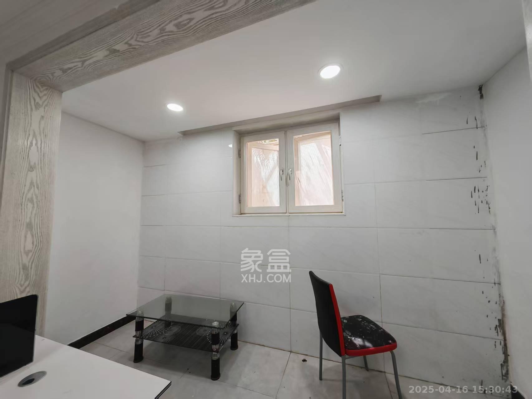 金茂梅溪湖  2室2厅1卫    1500.0元/月 金茂梅溪湖  2室2厅1卫    1500.0元/月室内图