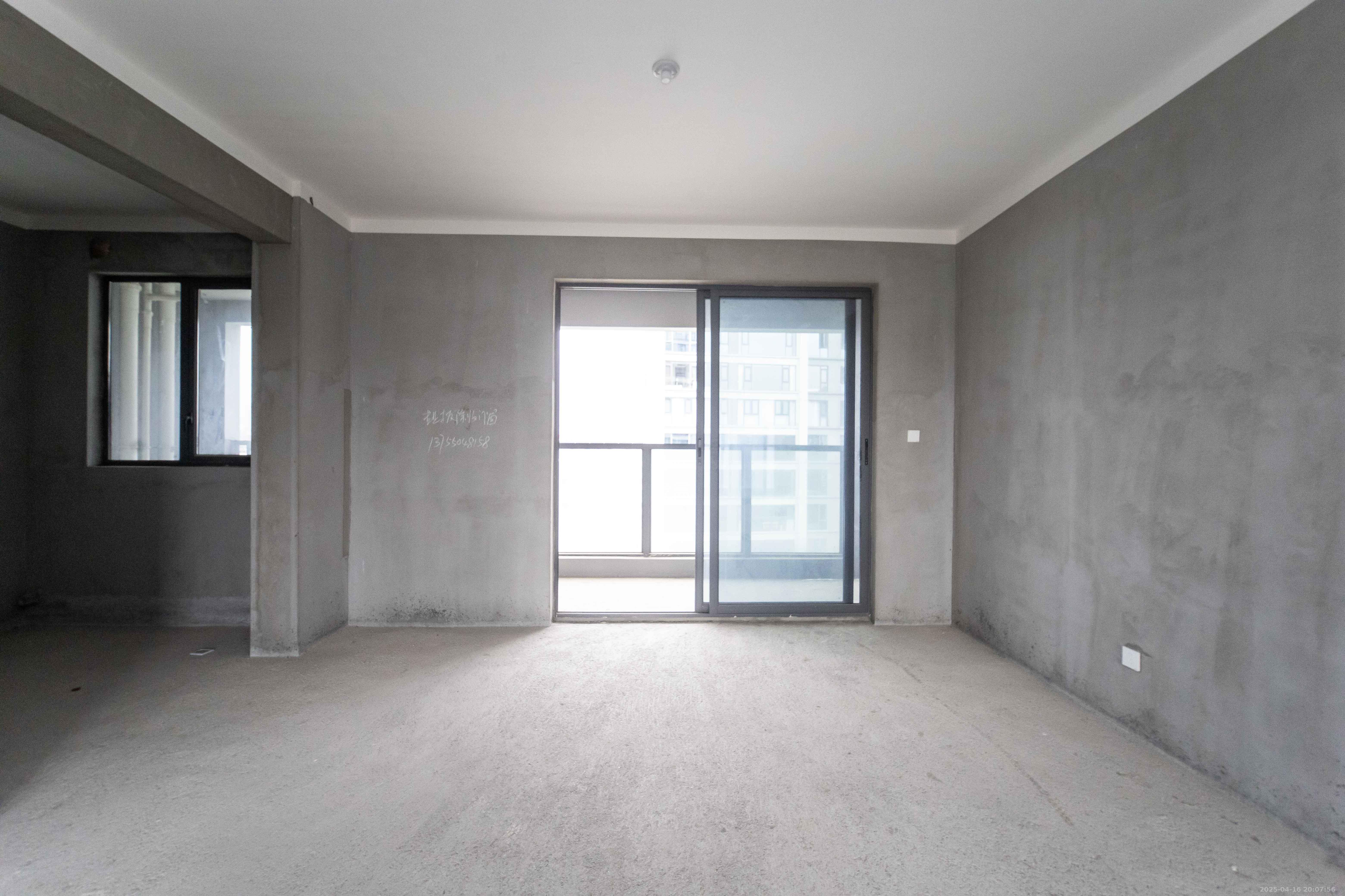 长房国际广场(长房商业广场) 4室2厅2卫 240.0万 长房国际广场(长房商业广场) 4室2厅2卫 240.0万客厅