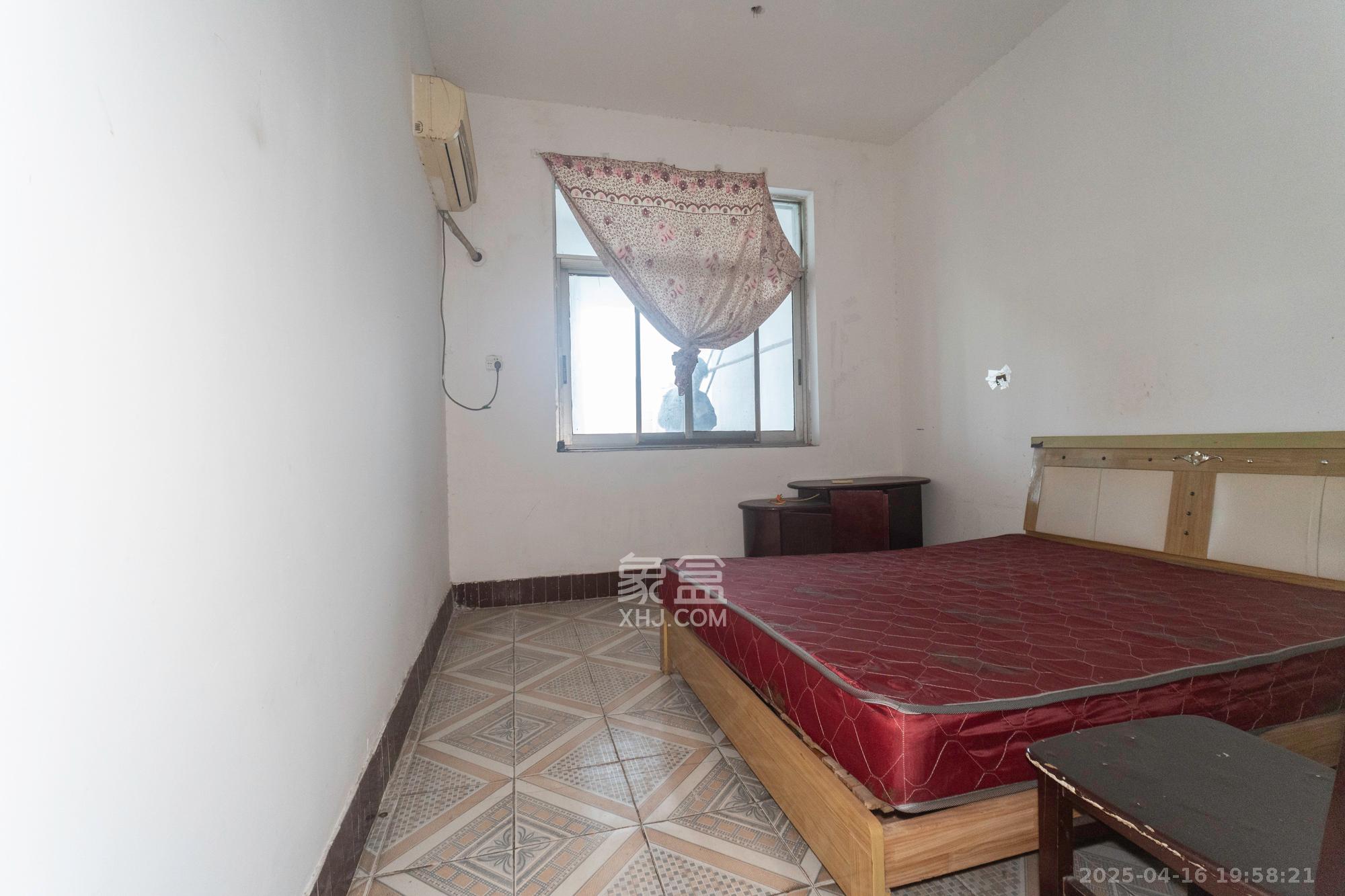 长沙县政府宿舍(星邻南苑) 3室2厅1卫 65.0万 长沙县政府宿舍(星邻南苑) 3室2厅1卫 65.0万卧室