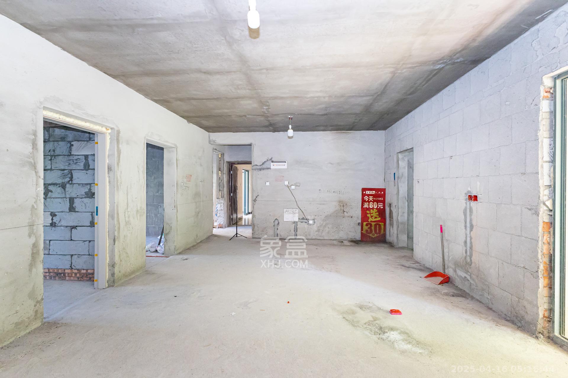 金湘苑(星澜之悦) 4室2厅2卫 62.0万 金湘苑(星澜之悦) 4室2厅2卫 62.0万客厅