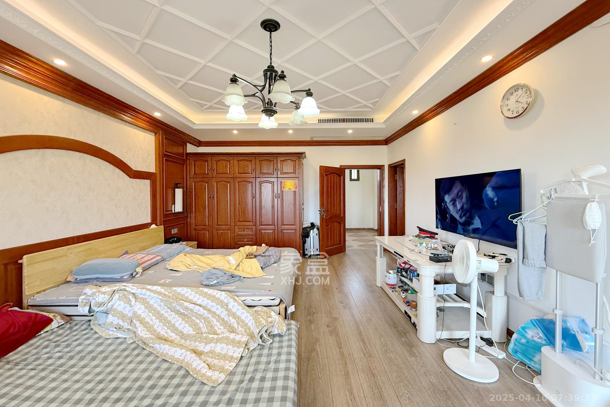 金地三千府(金地湖山樾、金地自在城) 5室3厅4卫 498.0万 金地三千府(金地湖山樾、金地自在城) 5室3厅4卫 498.0万卧室