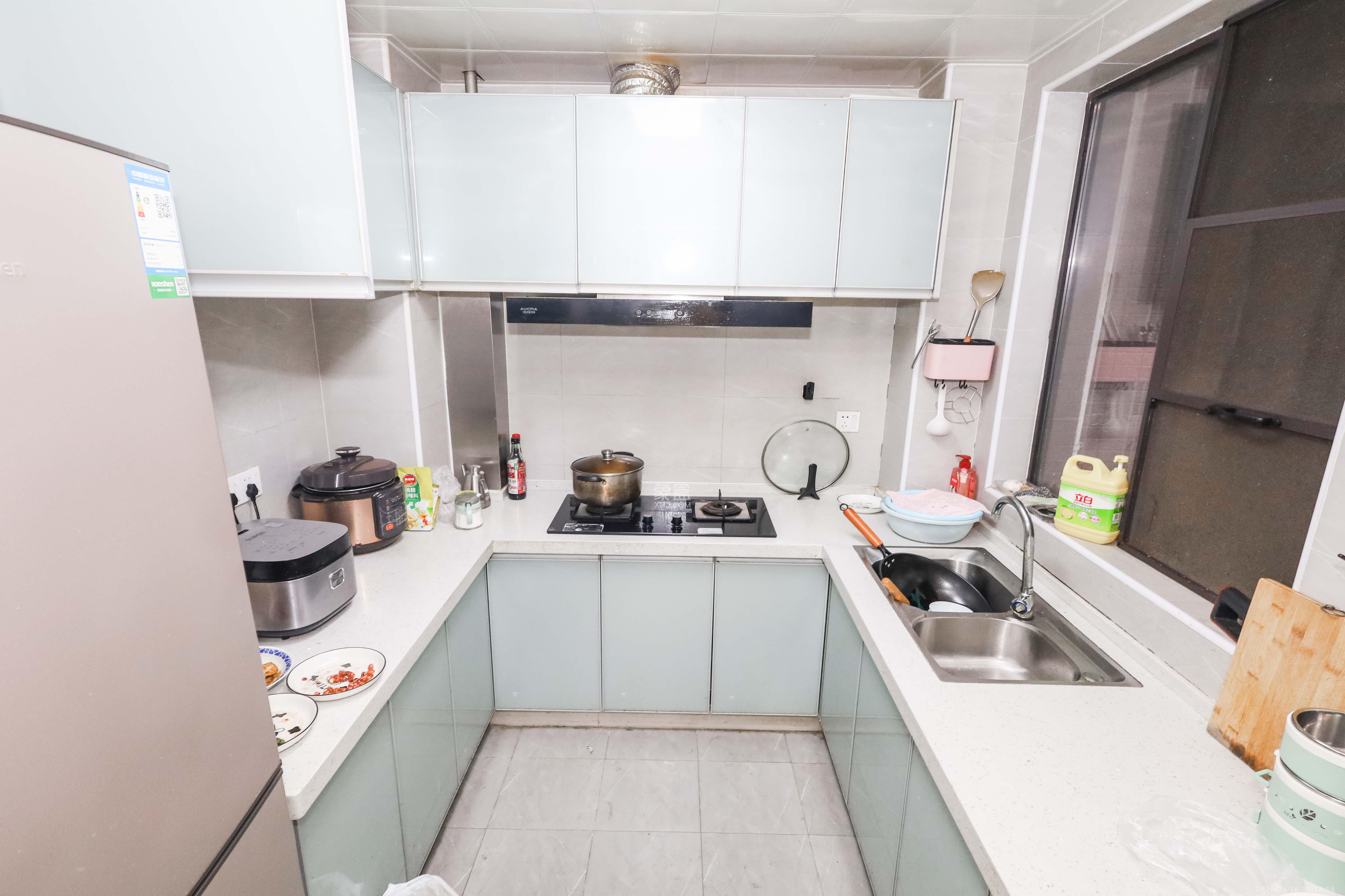 中冶中央公园  3室2厅1卫    115.0万 中冶中央公园  3室2厅1卫    115.0万厨房