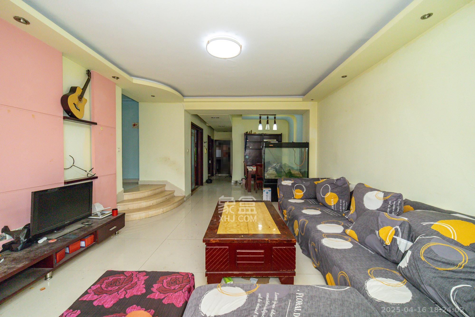 楚天馨苑  3室2厅2卫    56.0万 楚天馨苑  3室2厅2卫    56.0万客厅