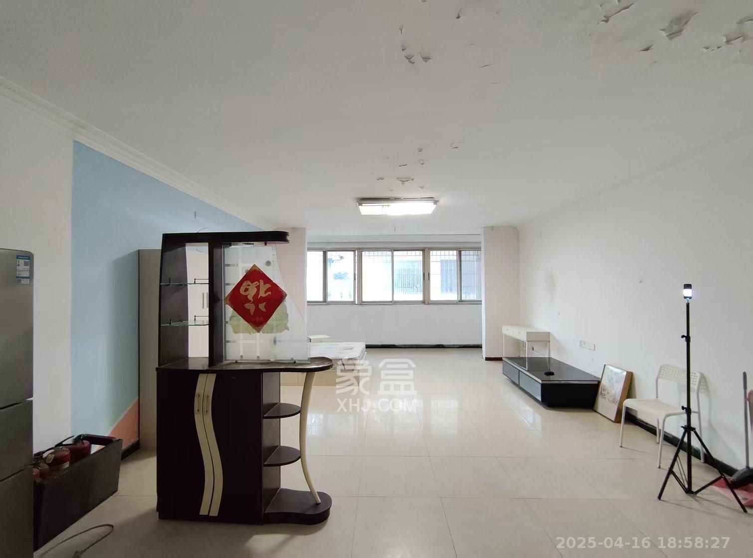 市建委宿舍 3室1厅1卫 2300.0元/月 市建委宿舍 3室1厅1卫 2300.0元/月室内图