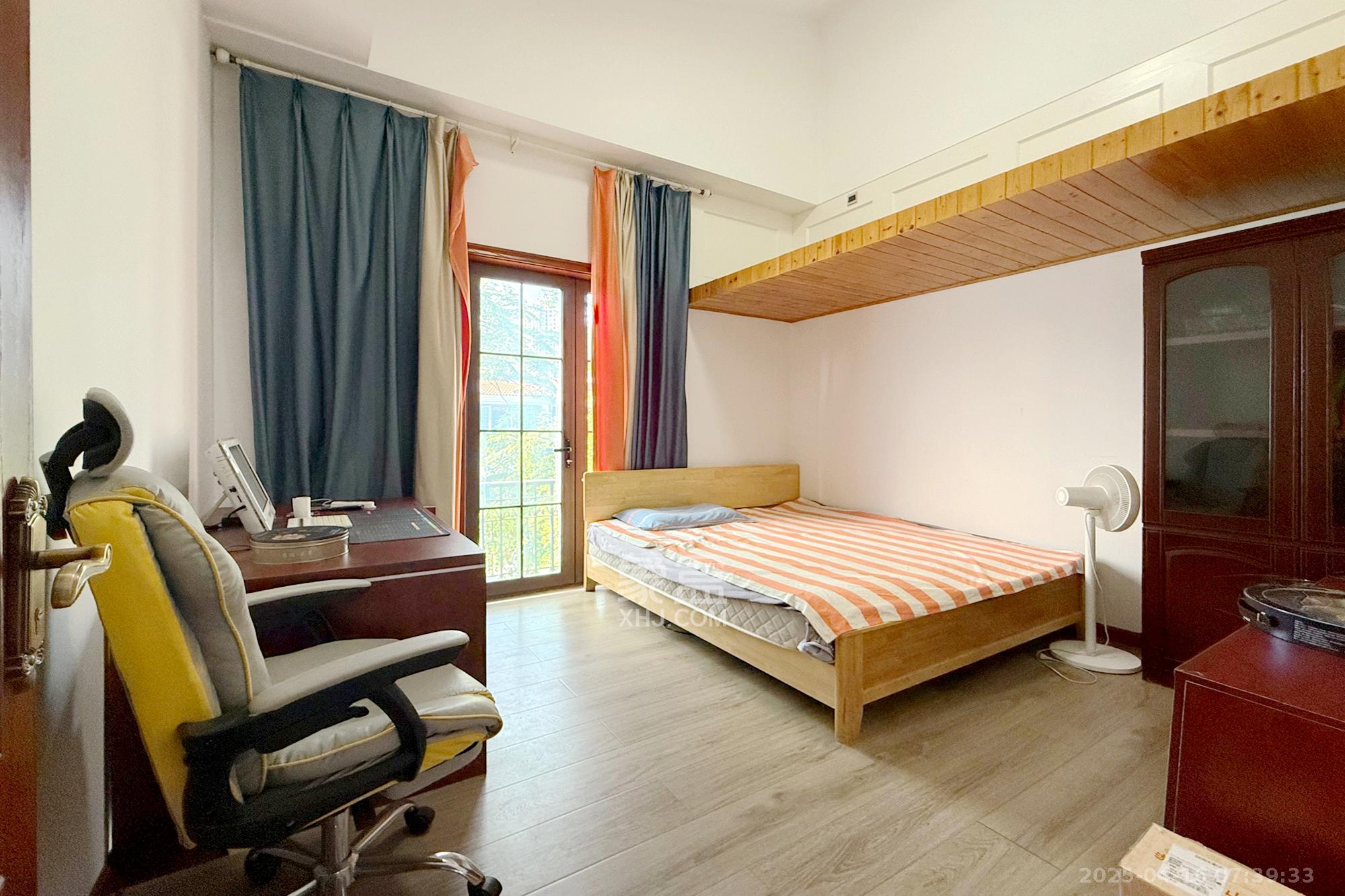 金地三千府(金地湖山樾、金地自在城) 5室3厅4卫 498.0万 金地三千府(金地湖山樾、金地自在城) 5室3厅4卫 498.0万卧室