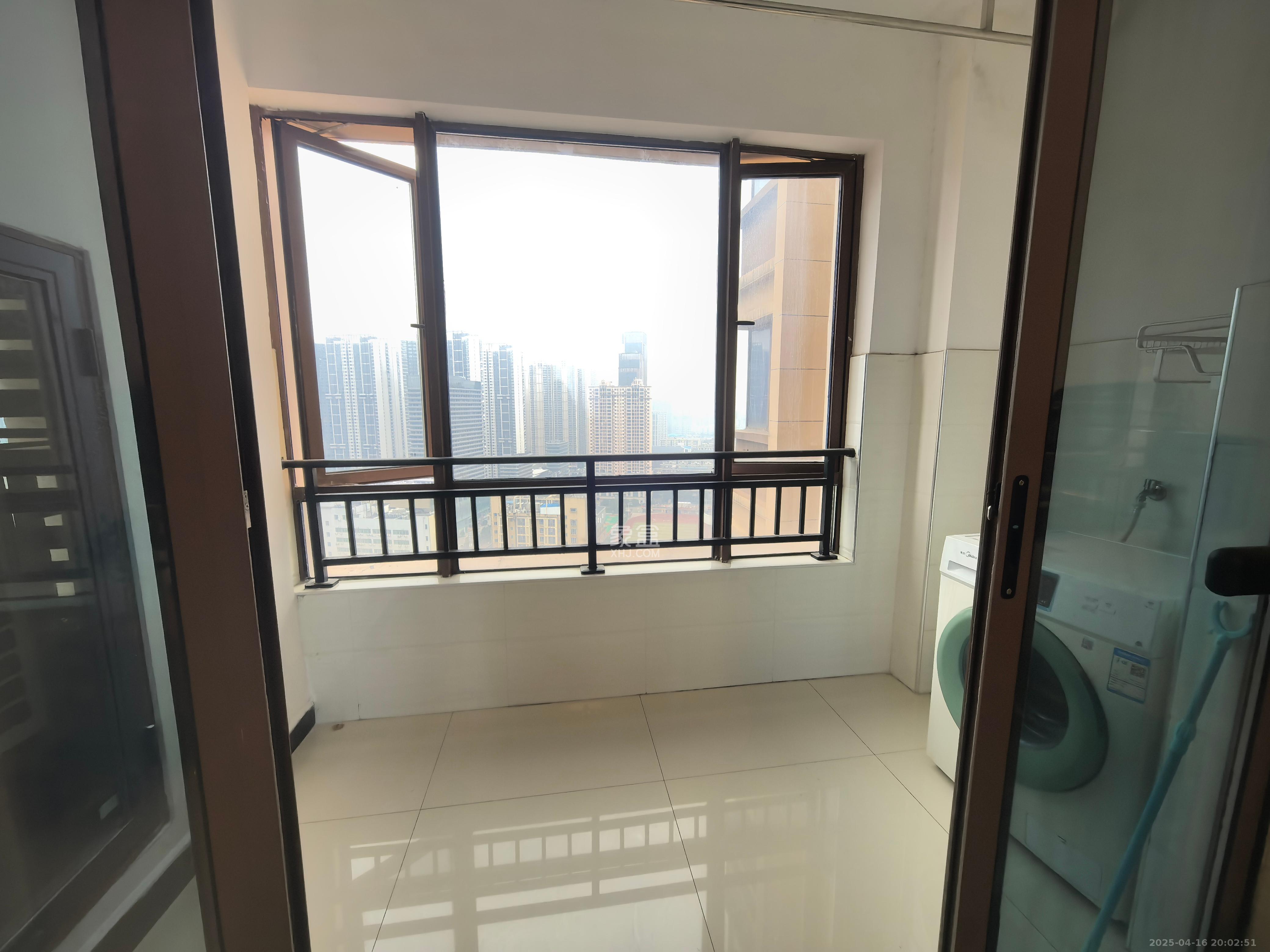 世茂铂翠湾二期 4室2厅2卫 3500.0元/月 世茂铂翠湾二期 4室2厅2卫 3500.0元/月室内图