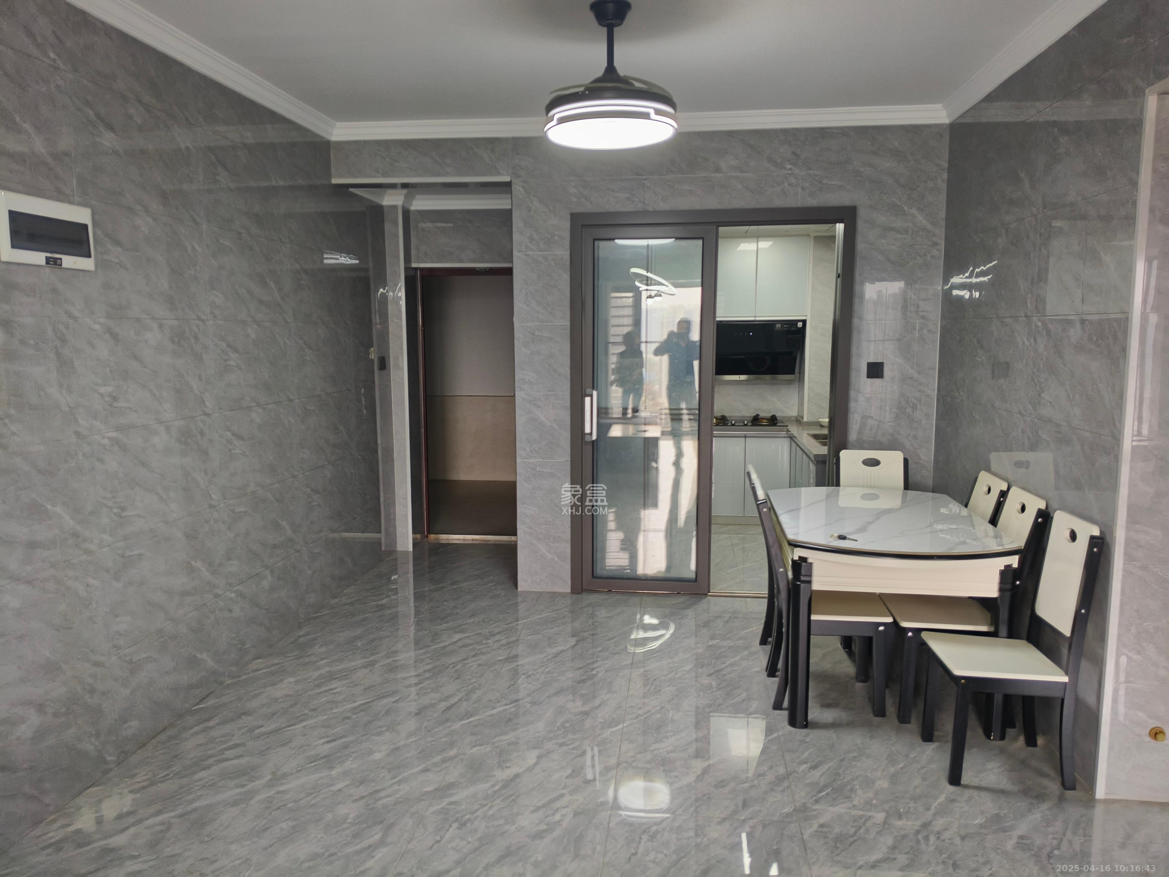 和润园三期 2室2厅1卫 2400.0元/月 和润园三期 2室2厅1卫 2400.0元/月室内图