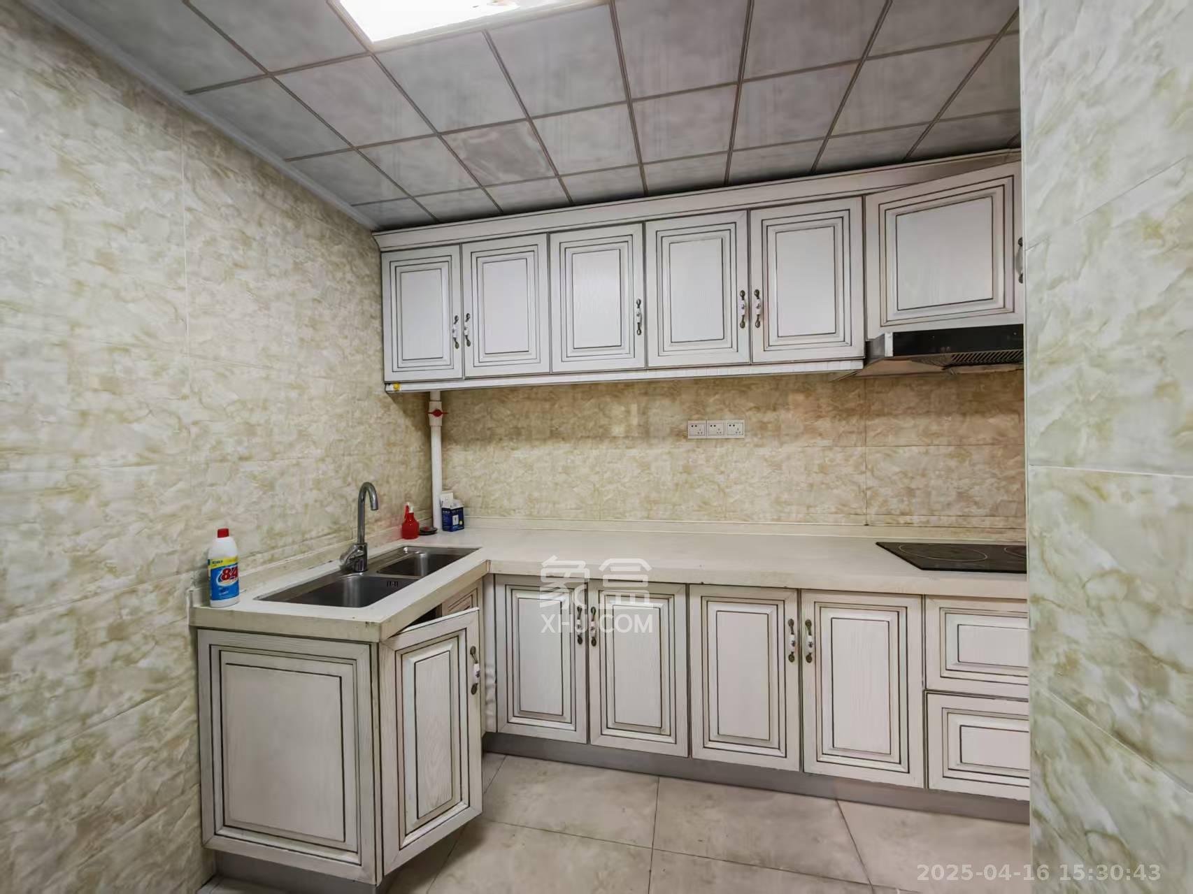 金茂梅溪湖  2室2厅1卫    1500.0元/月 金茂梅溪湖  2室2厅1卫    1500.0元/月室内图