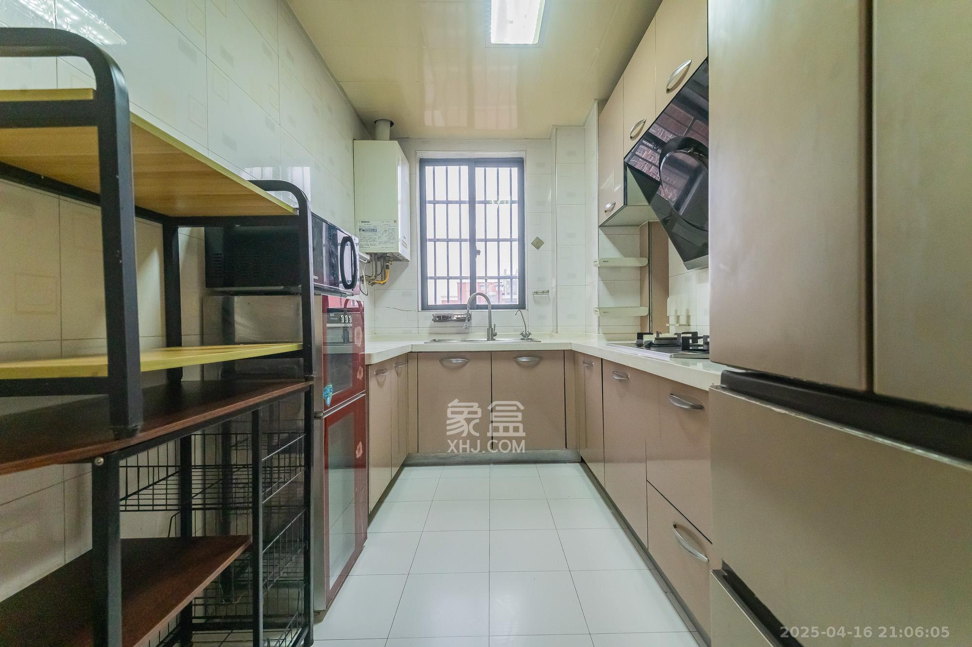 华润凤凰城二期 4室2厅2卫 106.0万 华润凤凰城二期 4室2厅2卫 106.0万厨房