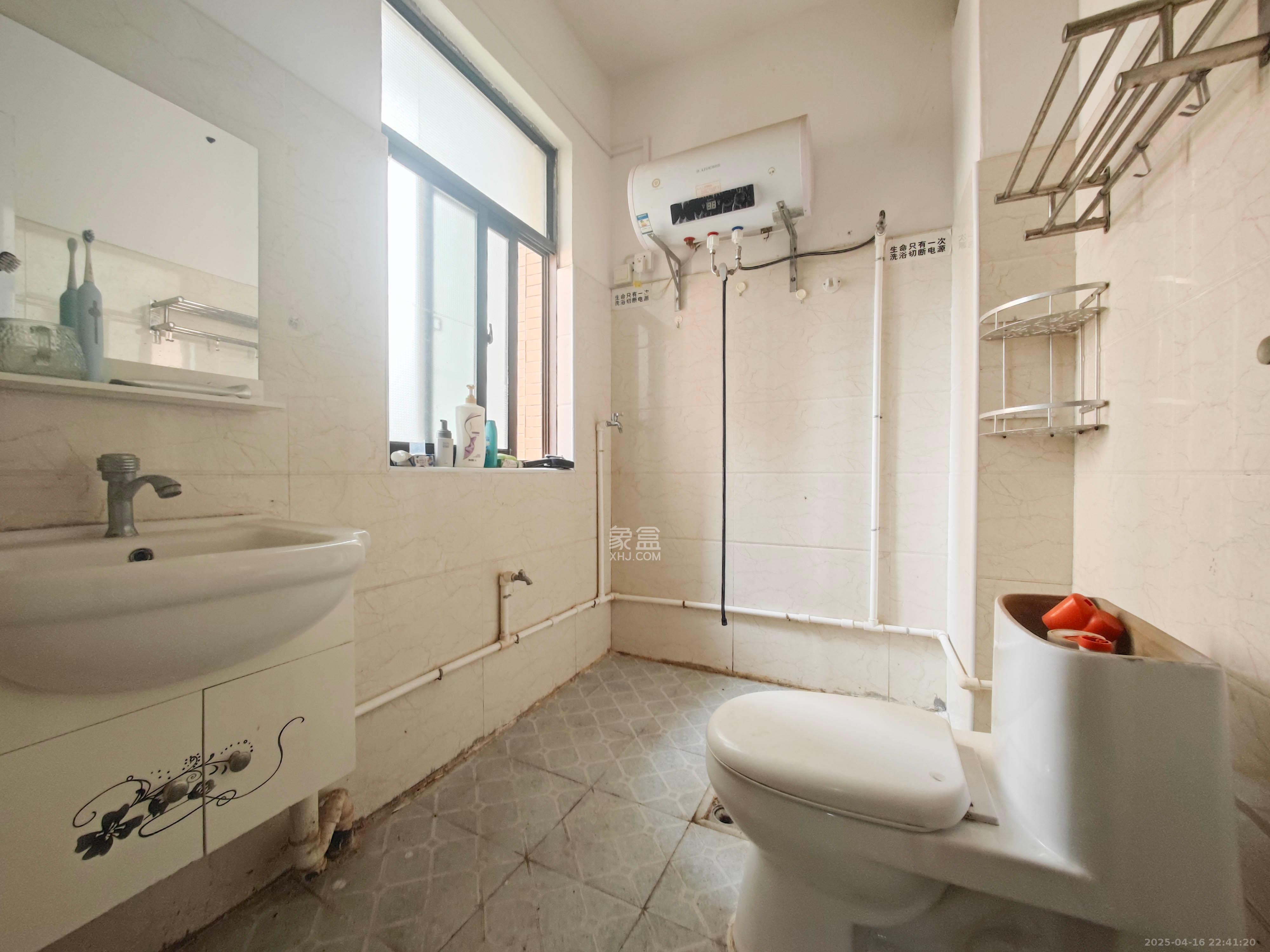 德润小区(丰升德润小区) 3室2厅1卫 109.5万 德润小区(丰升德润小区) 3室2厅1卫 109.5万卫生间