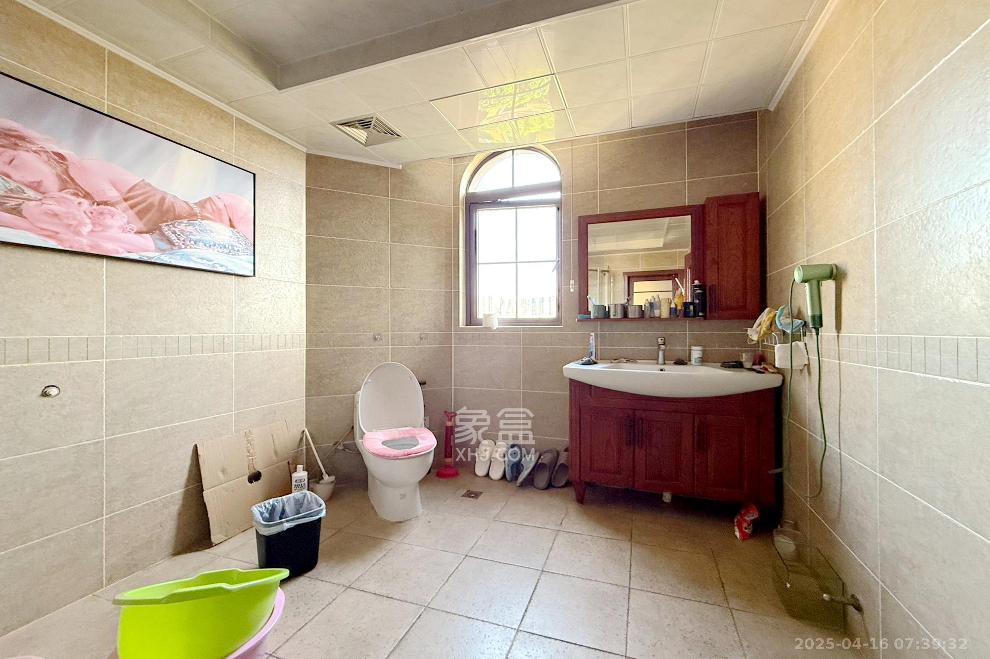 金地三千府(金地湖山樾、金地自在城) 5室3厅4卫 498.0万 金地三千府(金地湖山樾、金地自在城) 5室3厅4卫 498.0万卫生间