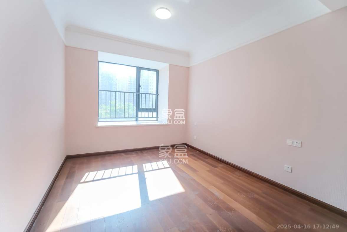 运达锦绣广场  5室2厅2卫    328.0万 运达锦绣广场  5室2厅2卫    328.0万卧室