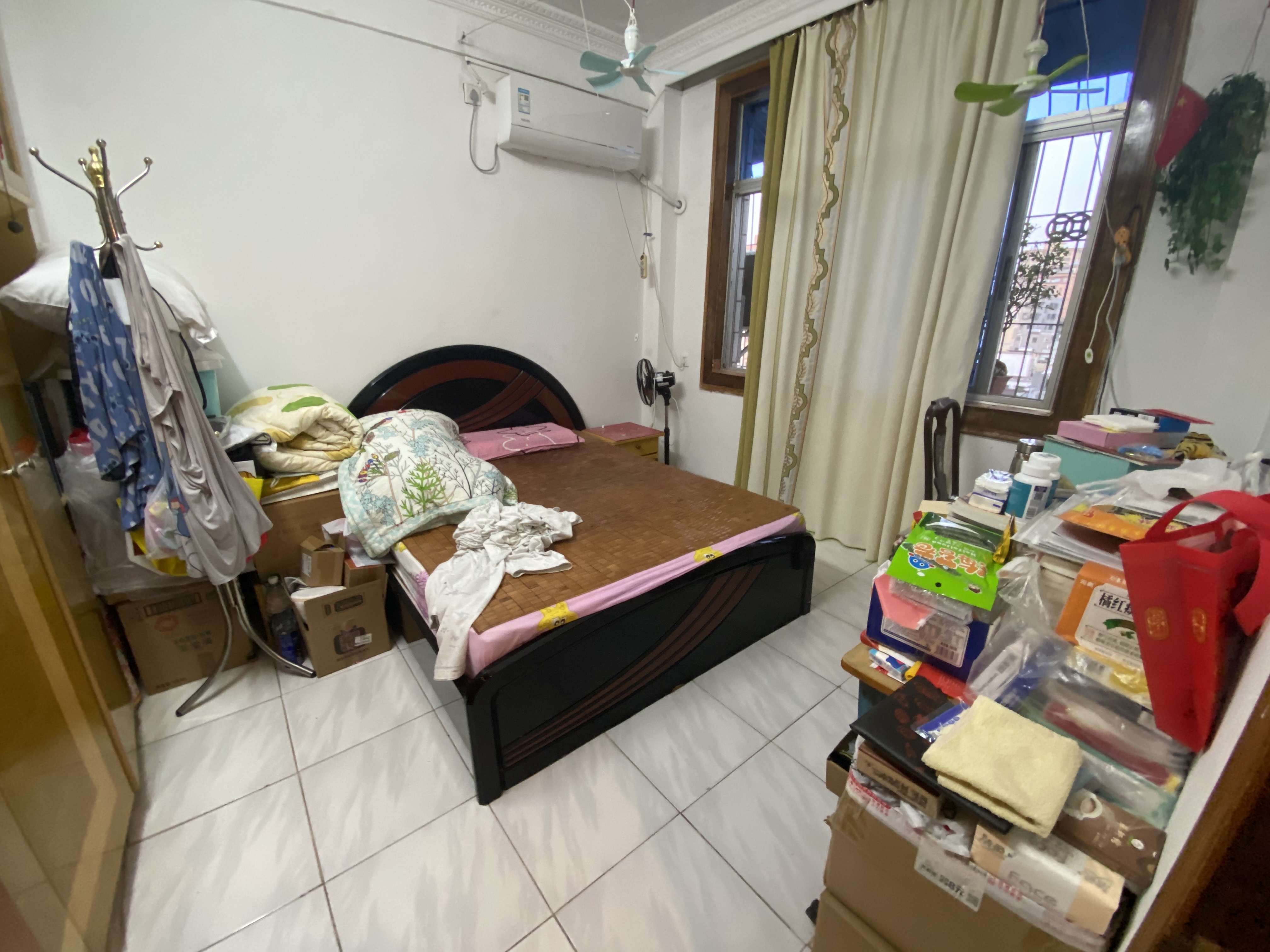 尚书直街公安局宿舍 3室2厅1卫 82.0万 尚书直街公安局宿舍 3室2厅1卫 82.0万客厅