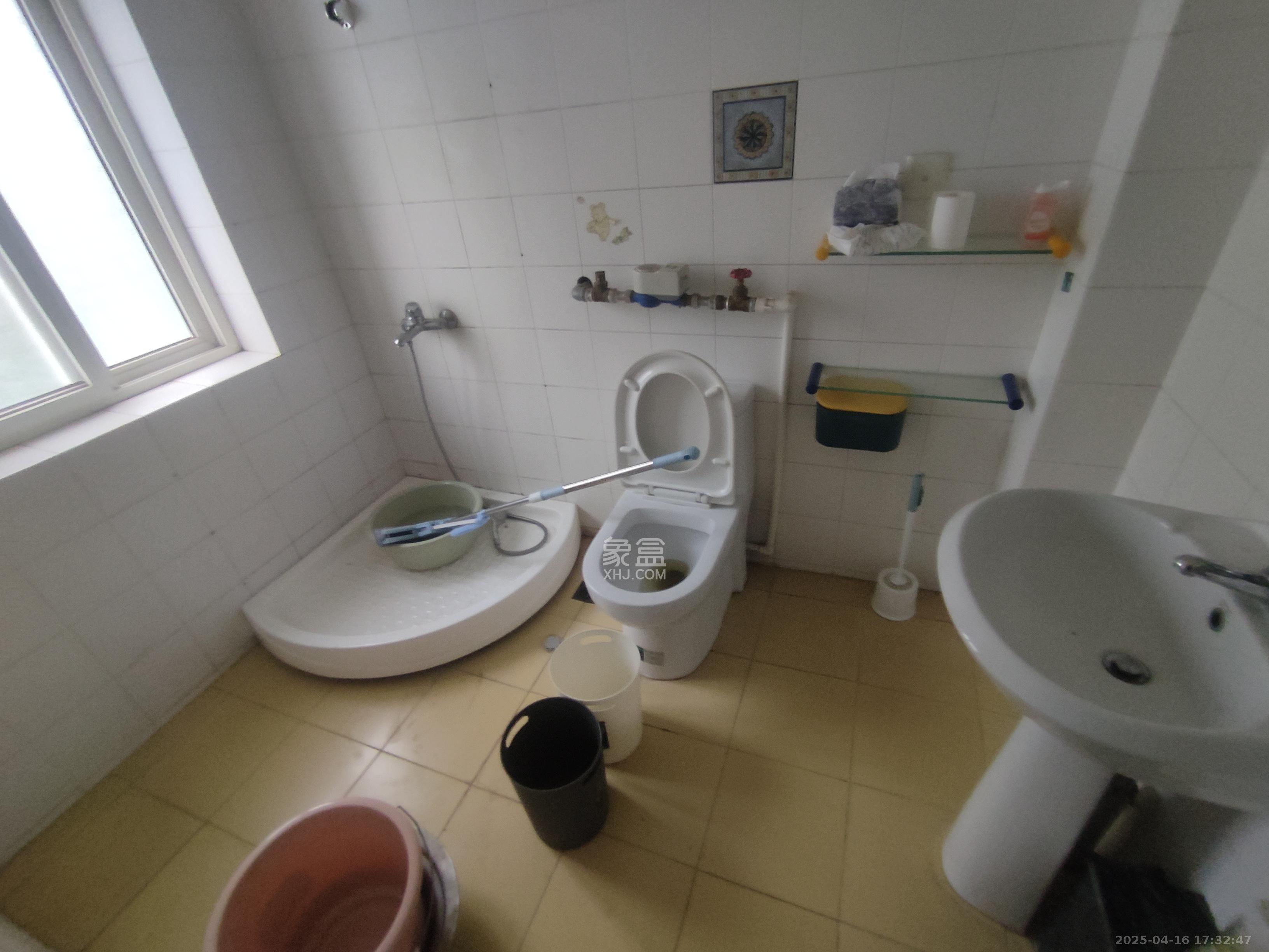 环达公寓  3室2厅1卫    2000.0元/月 环达公寓  3室2厅1卫    2000.0元/月室内图