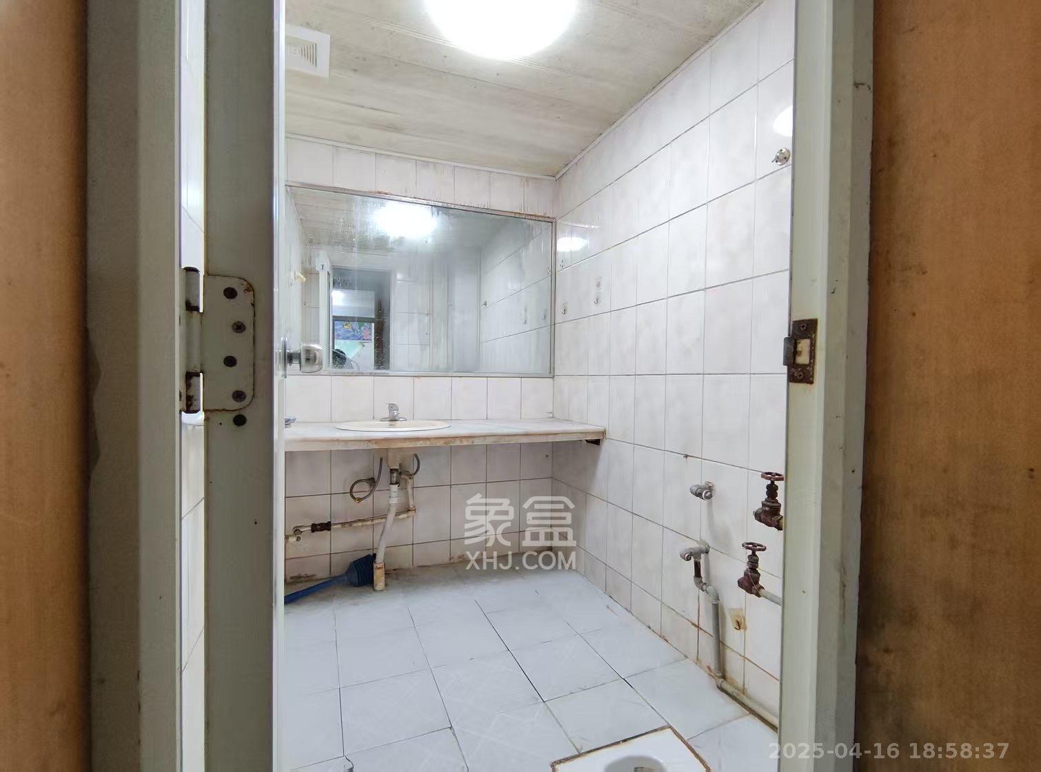 市建委宿舍 3室1厅1卫 2300.0元/月 市建委宿舍 3室1厅1卫 2300.0元/月室内图